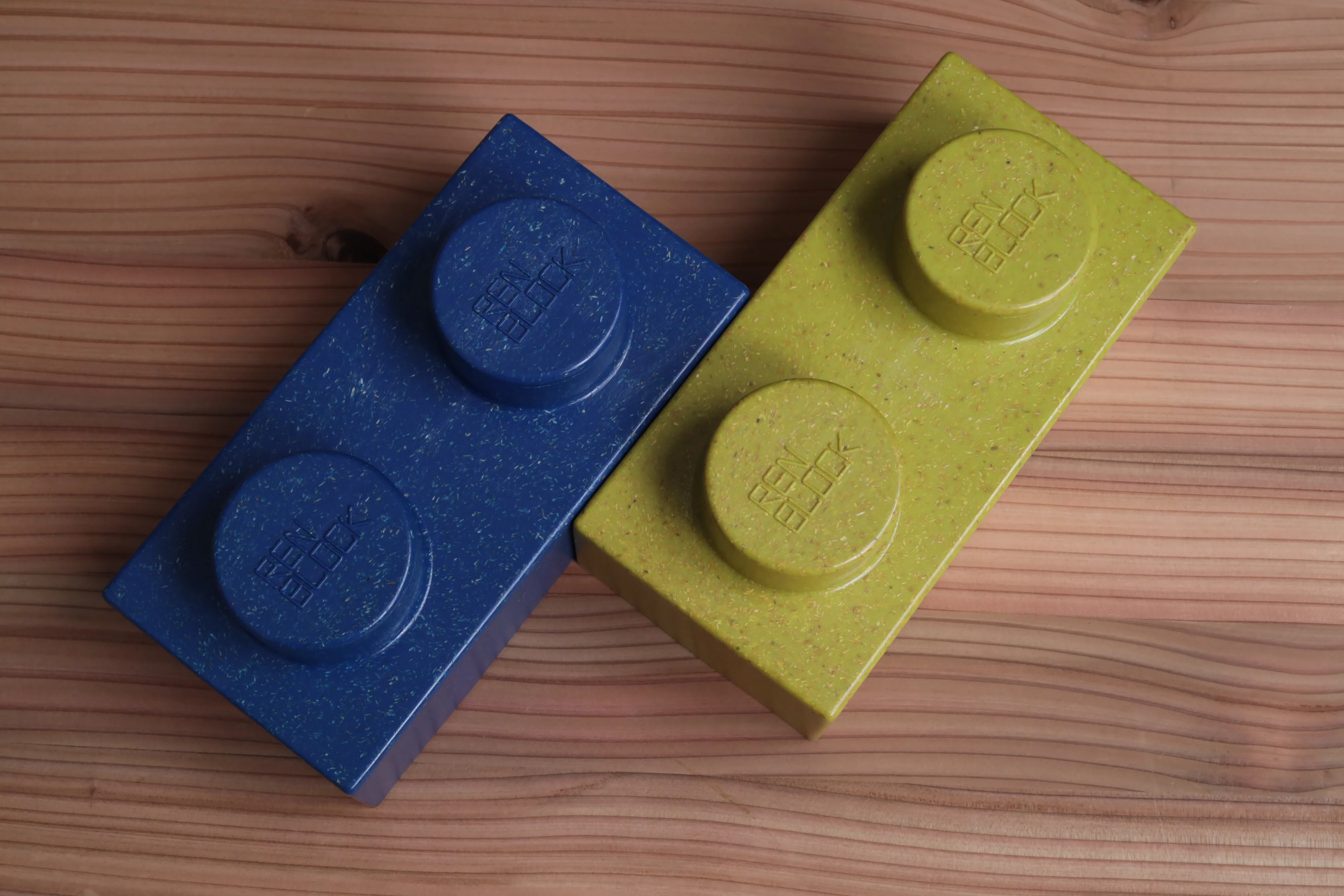 だれでも楽しめるためにNewカラー発売 子どもがわくわく遊べるレン