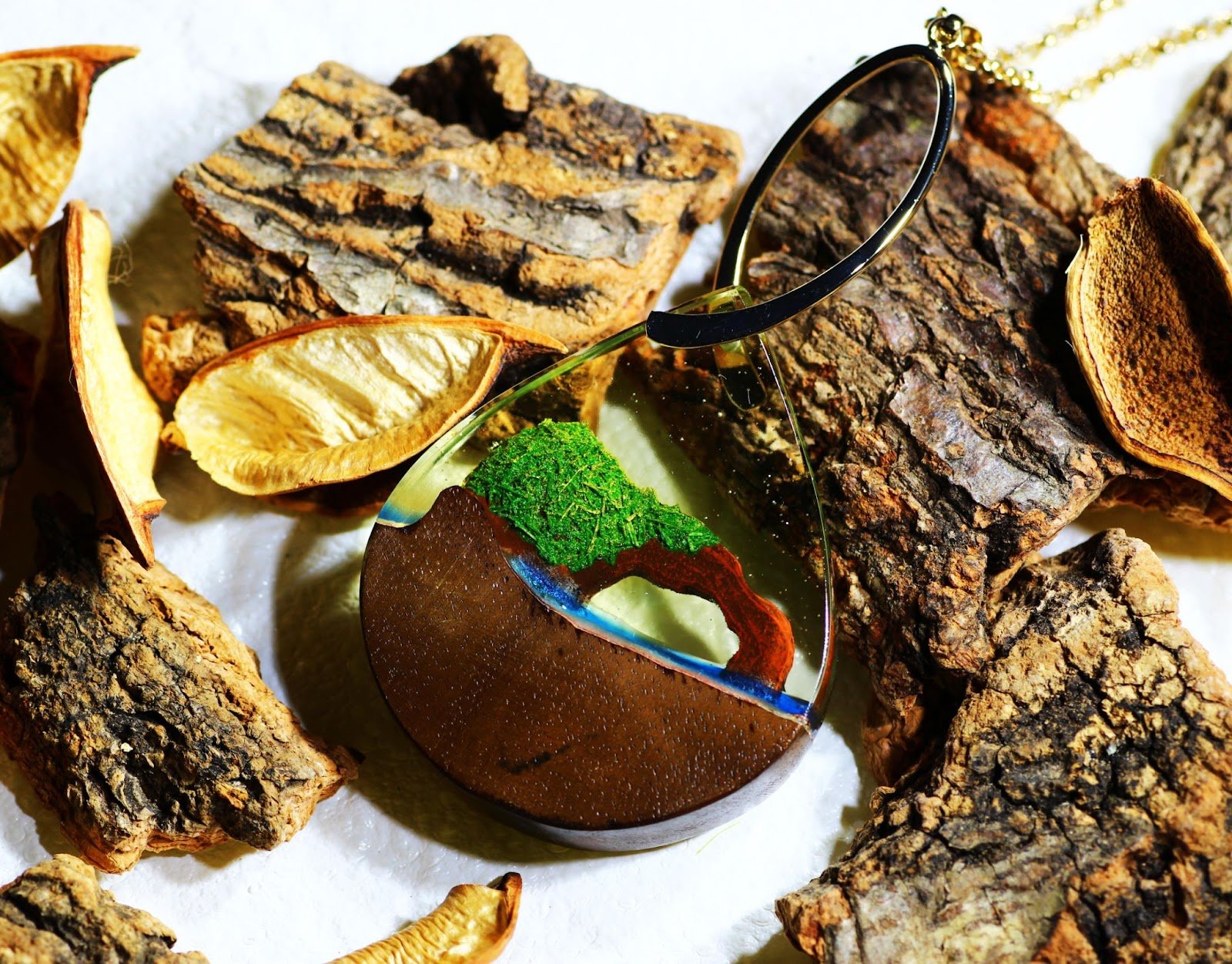 クリスタルレジンと高級木材から作り出される幻想的な世界 ウッド