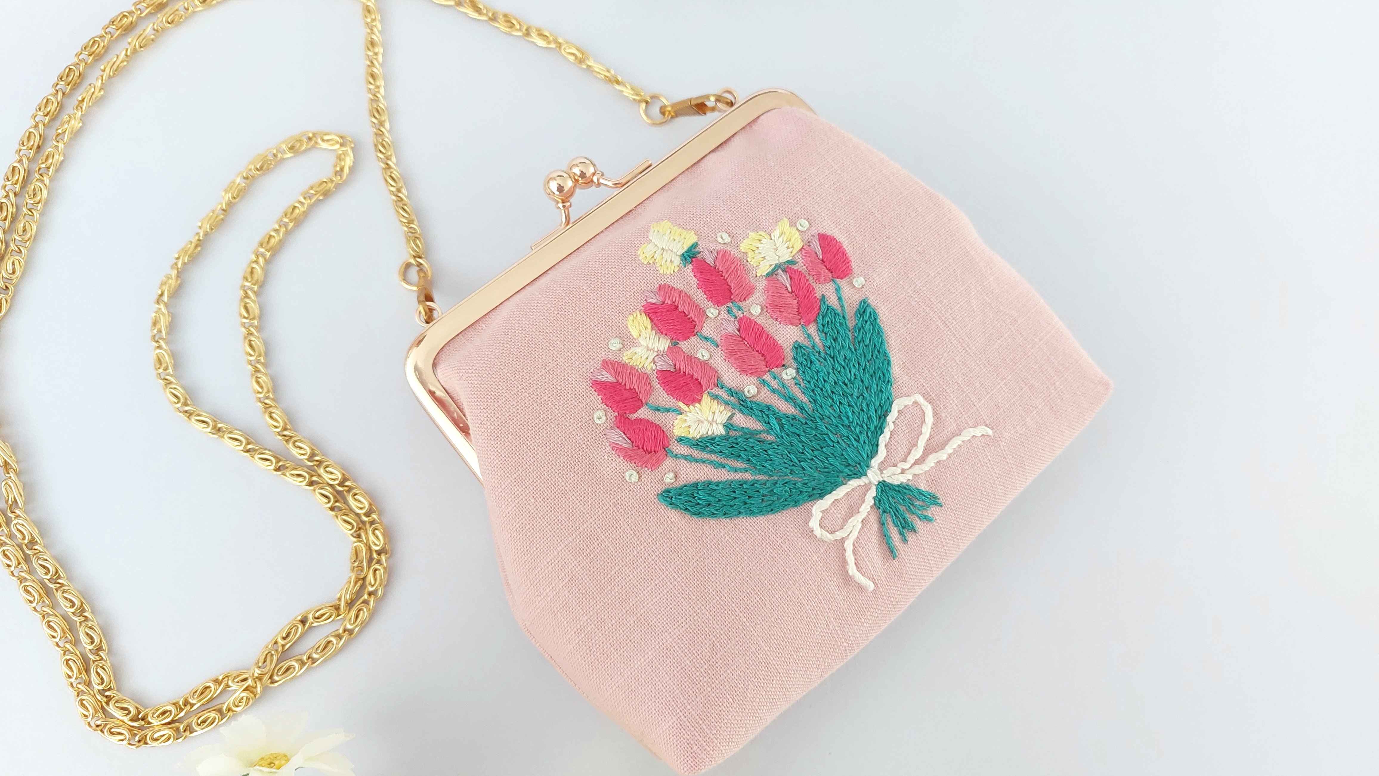 日常を彩る、刺繍のがま口バッグとポーチ｜Creema SPRINGS