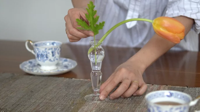 理化学ガラスの花瓶「MEDIFLA」で癒やしのひとときを|Creema 理化学ガラスの花瓶「MEDIFLA」で癒やしのひとときを|Creema