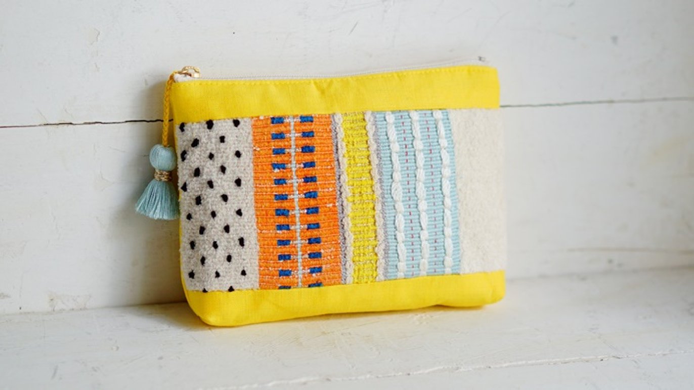 目にするたび手にふれるたび、心が明るくなるような手織りのポーチや