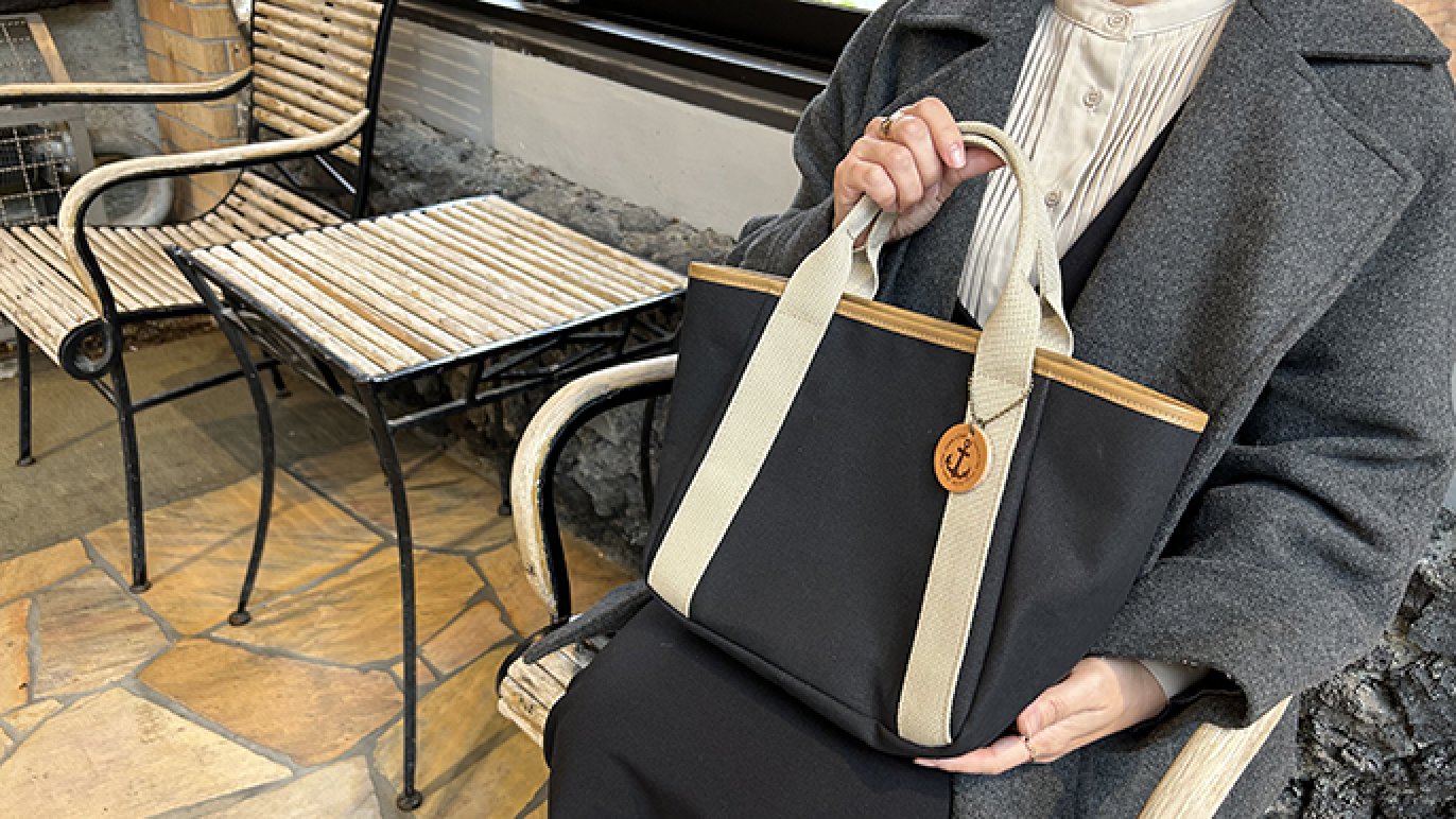 シックな黒・ベージュ・白の がま口ショルダー ＆ トートバッグ セット  