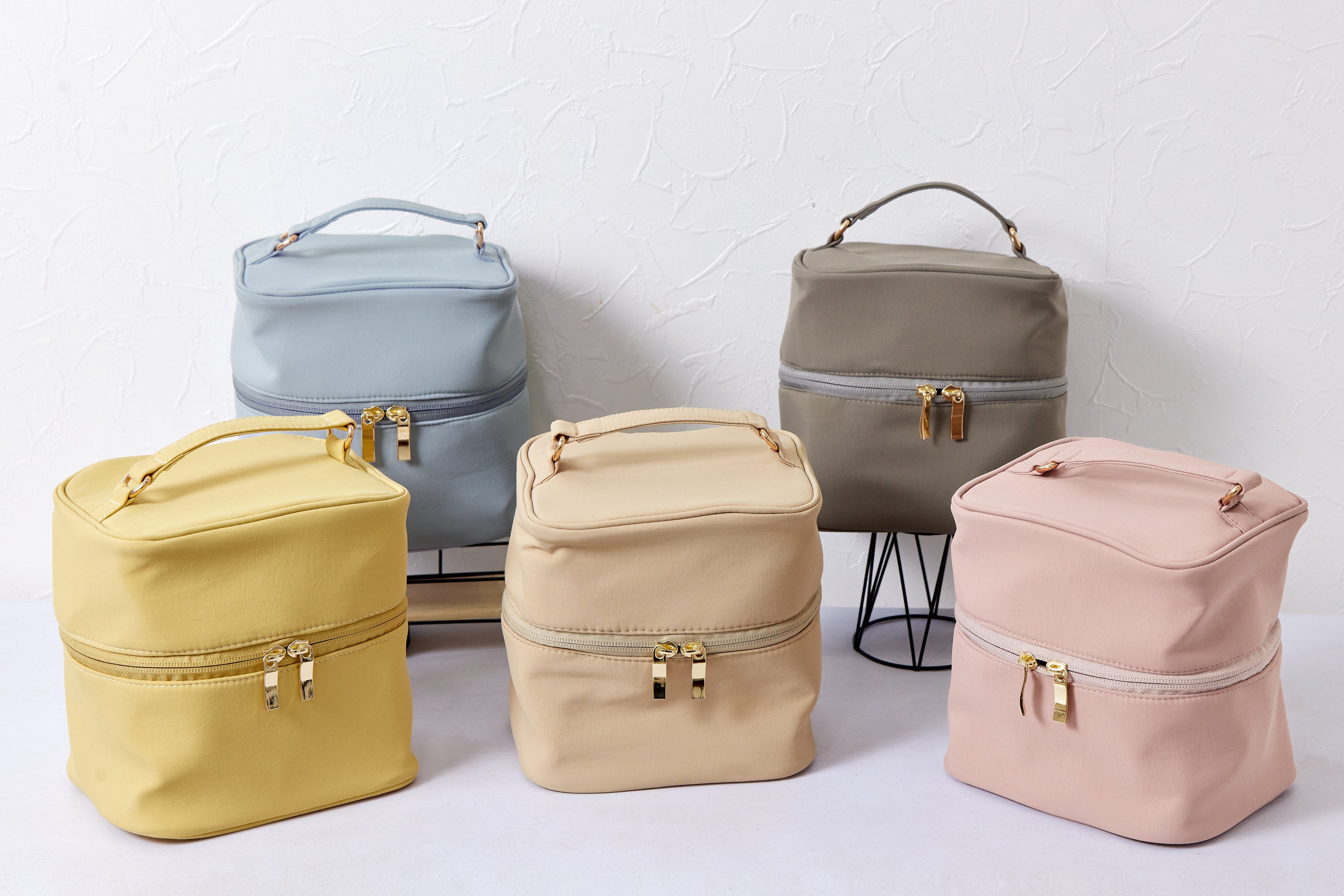 取り外せる仕切り＆洗濯可能な【縦型バニティポーチ】収納も、清潔も