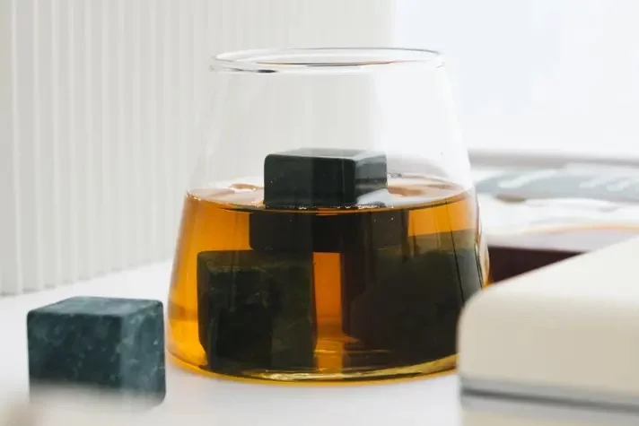 世界の展示建築にも選ばれた天然大理石で味わう、贅沢すぎる大人の晩酌