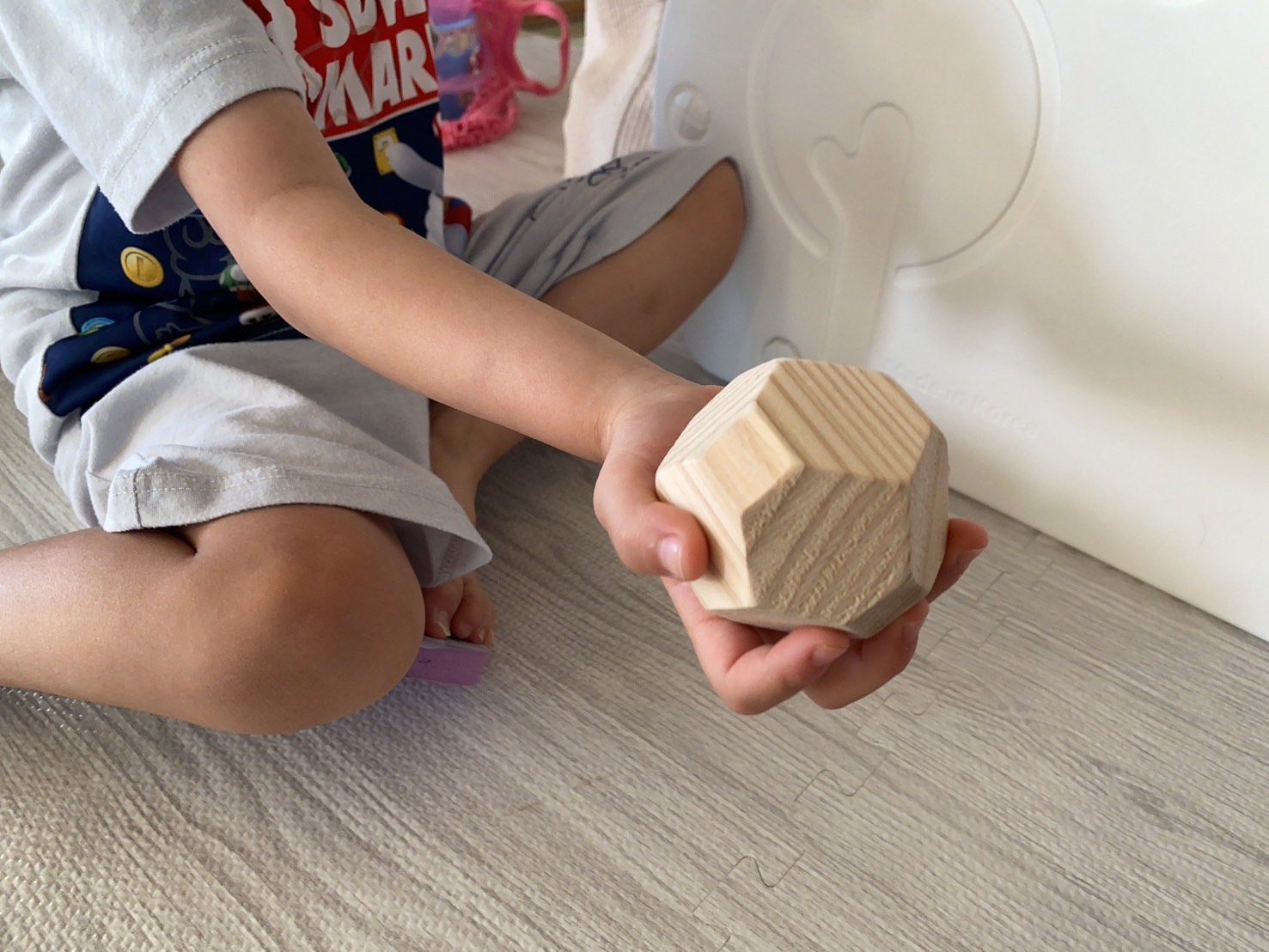 大工さんの職人技光る】ならべたり・積み上げたり。子どもの頭が