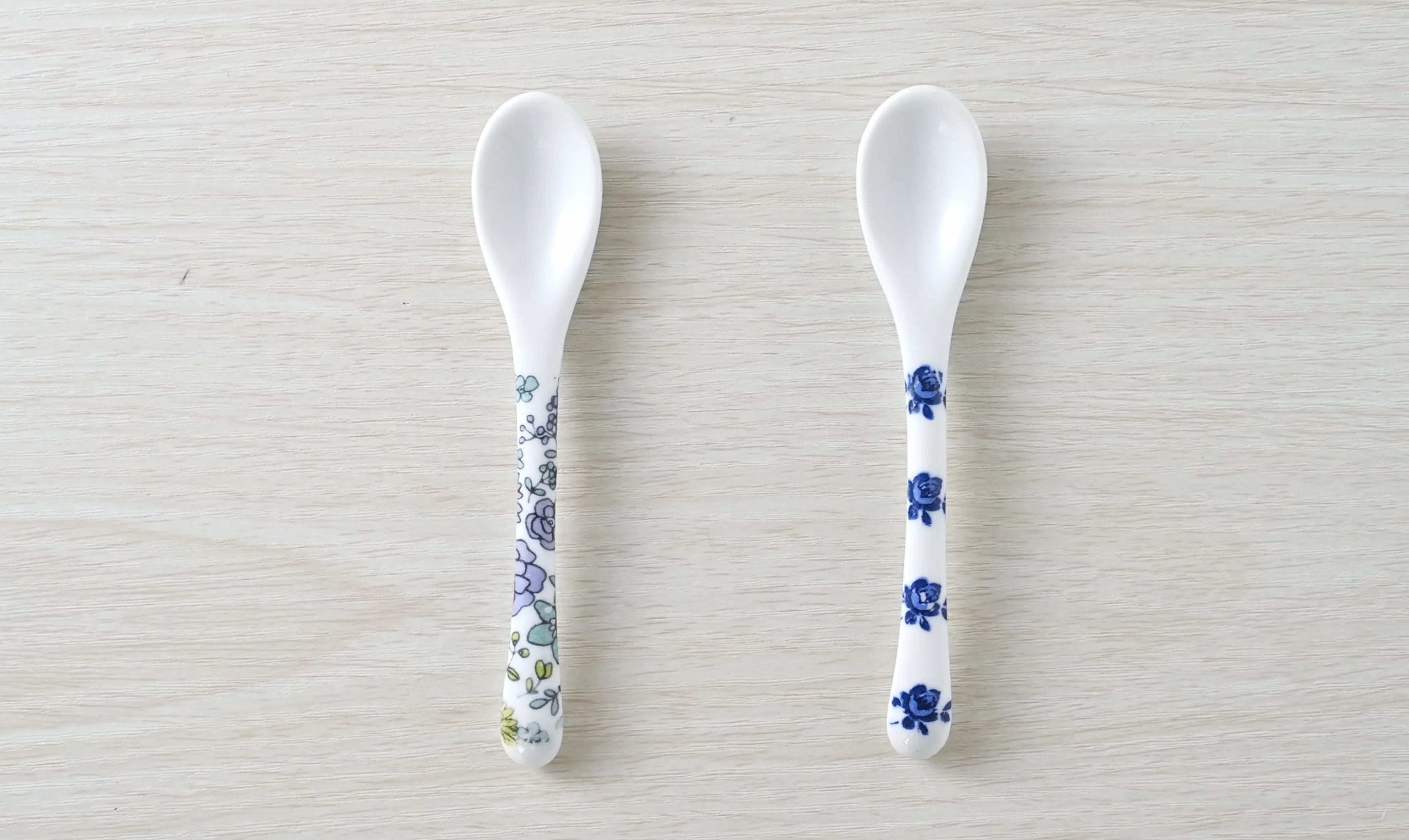 毎日の食卓に、有田焼の彩りを。可憐な青花模様のスプーンで、特別な