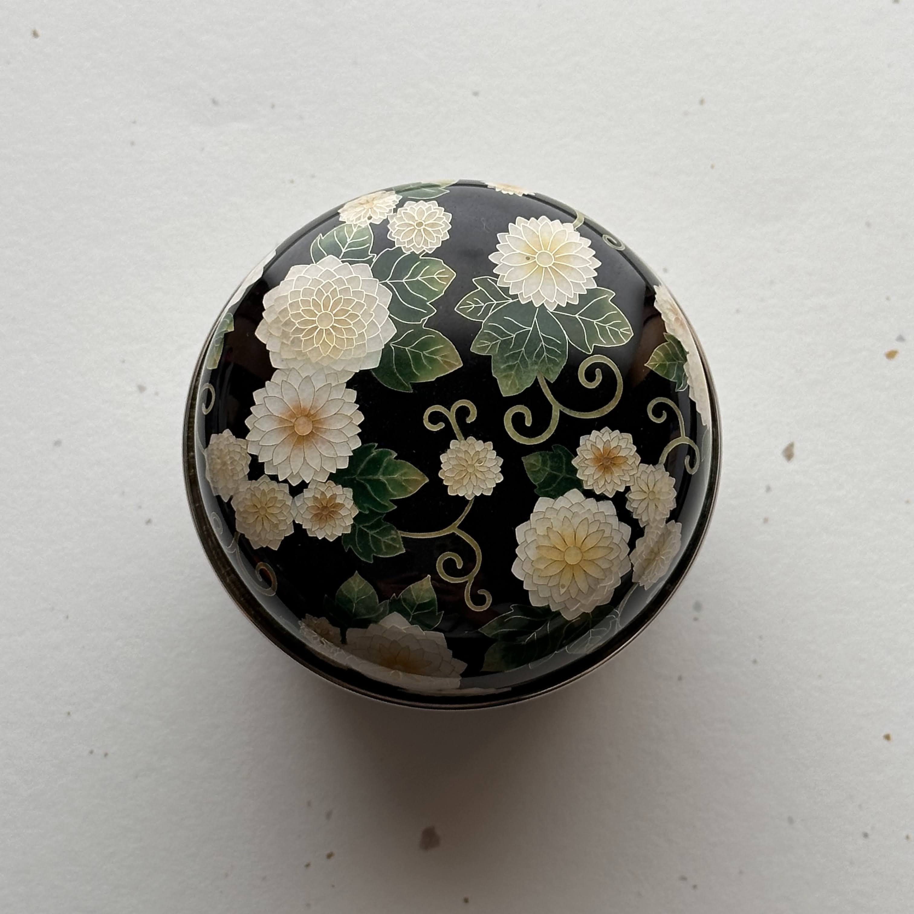 七宝焼　プロによるハンドメイド　6×9cm 六代目女性職人が挑む技術と文化の伝承。七宝焼の大作を“みんなの作品