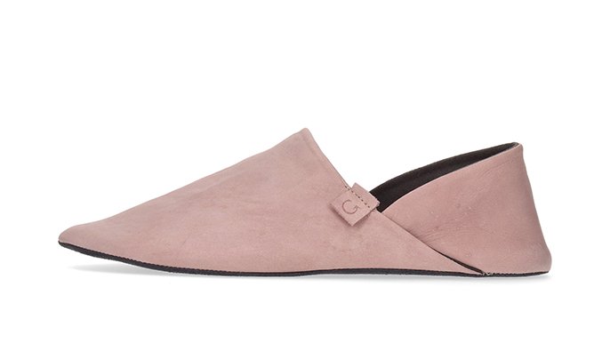 ふわっと包み込まれる天然レザールームシューズでワンランク上の生活を