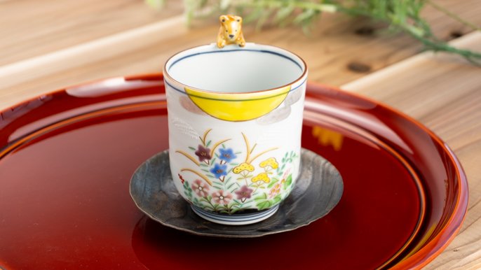 清水焼に咲く、十二か月のうつわ絵巻。三名の女性絵付師による挑戦