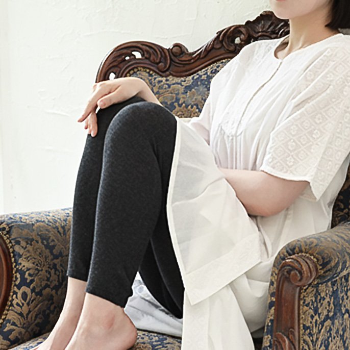 ニットレギンス　値札付き 奈良のニット工場直営ブランドが生んだ、待望の新色ブラック。年中着