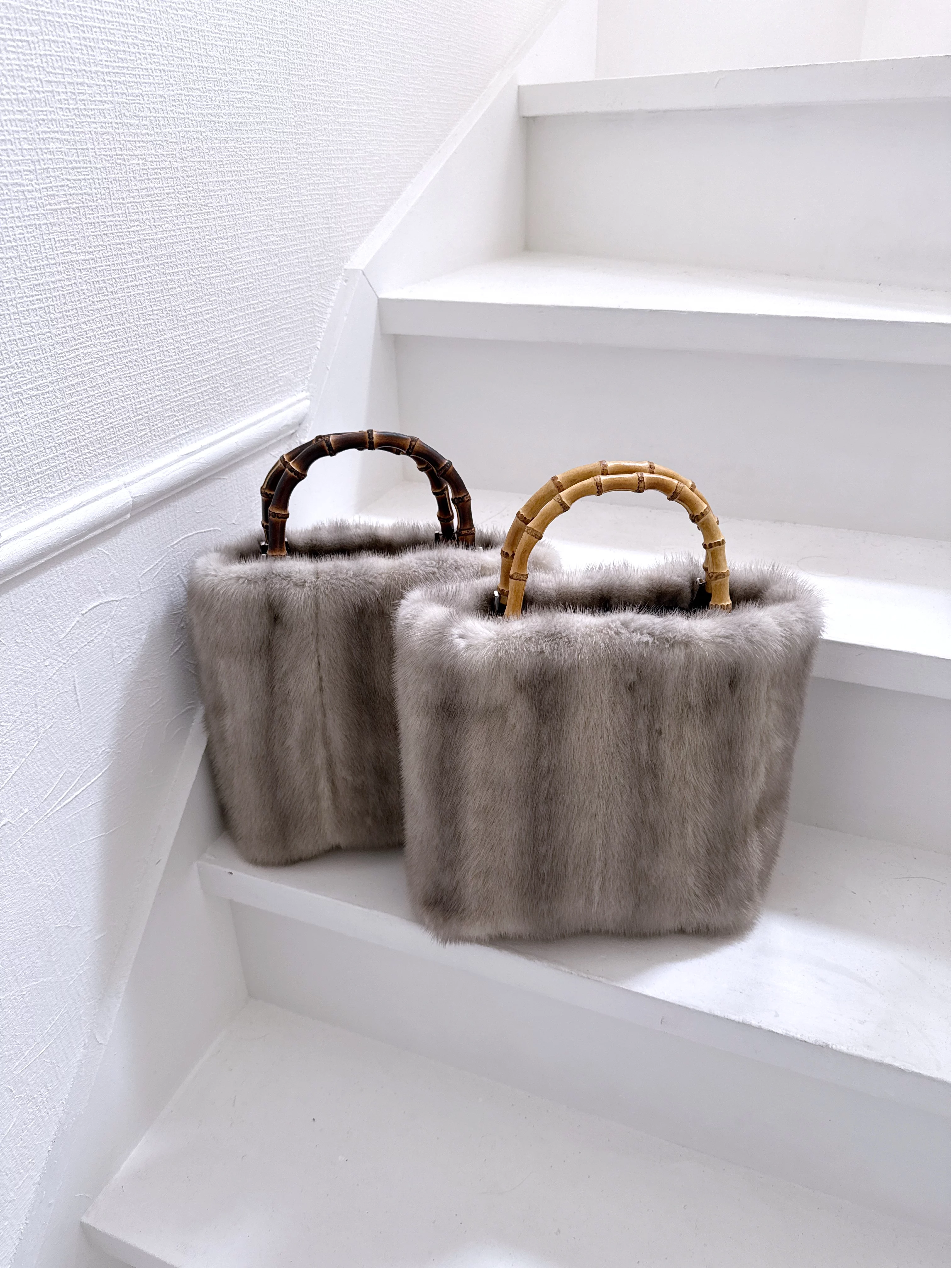 過去の過剰生産によって捨てられてしまうミンクの毛皮を癒しのバッグに