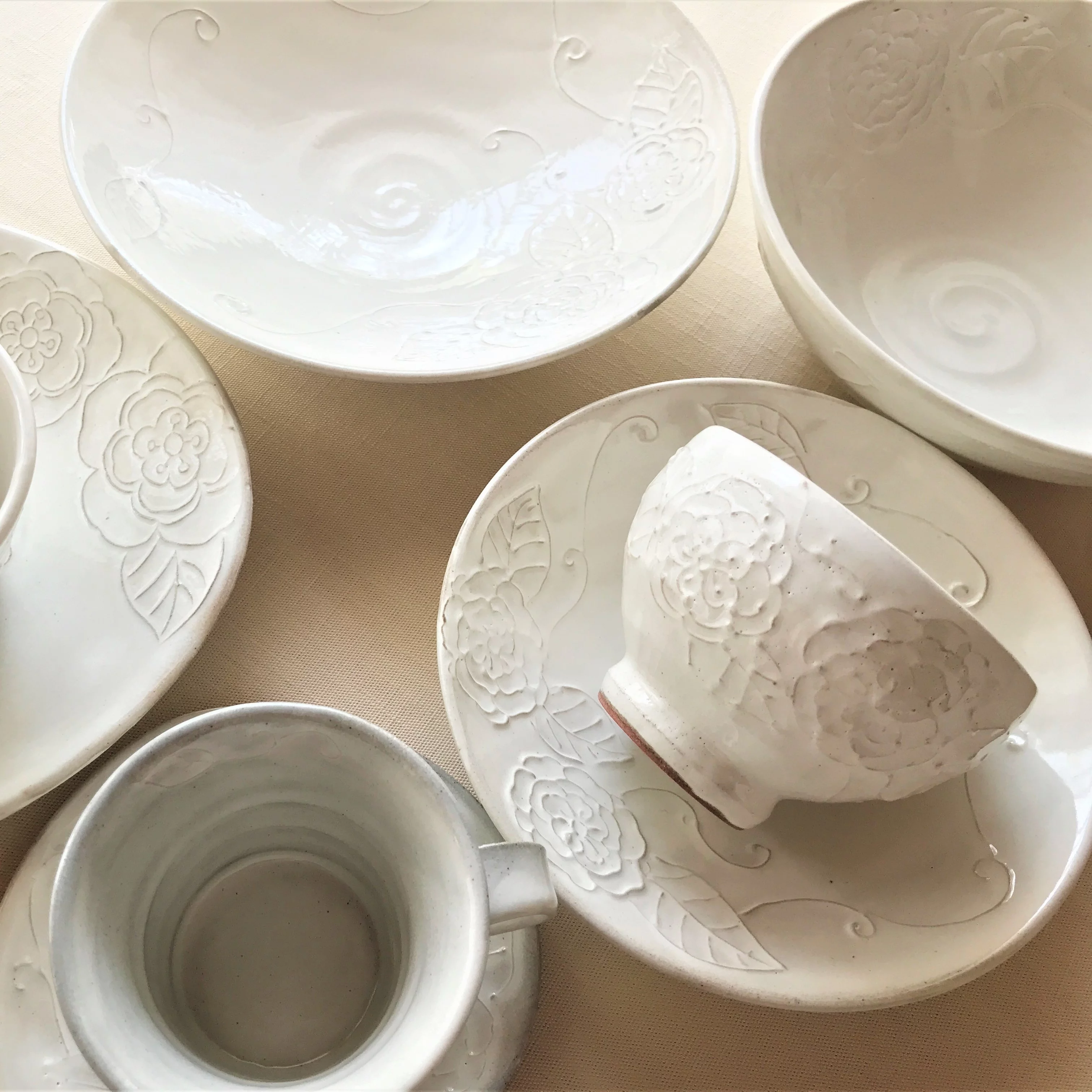 超高級アンティーク 手書き絵付け雲形花柄陶磁器皿 6枚セット 超高級アンティーク 手書き絵付け雲形花柄陶磁器皿 6枚セット 超高級