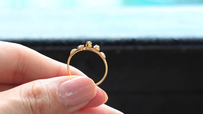 5種の花を1本に。【K18/Pt900/K10】本物素材に触れ価値を高める 5種の花を1本に。【K18/Pt900/K10】本物素材に触れ価値を高める