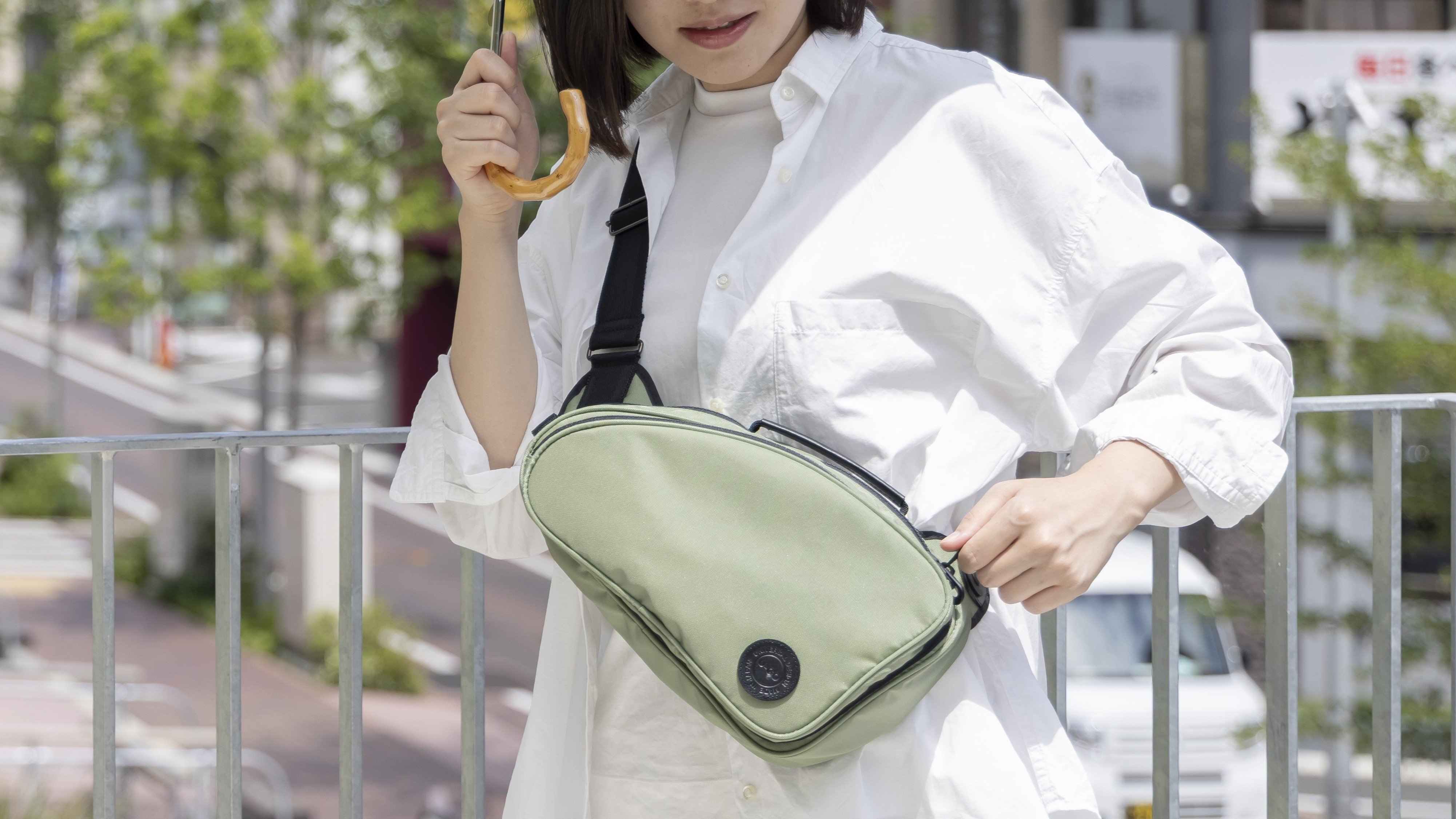 右手も左手もスッと開閉！まるで身体の一部みたいなU-GOバッグ｜自由に