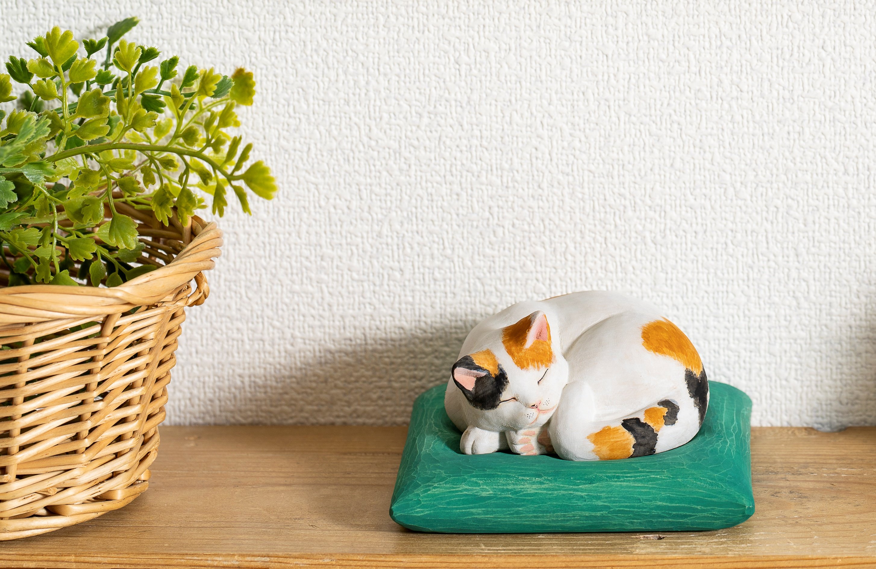 妙法寺開眼】幸せへの祈りを宿す『木彫りの眠り猫』をあなたへ｜Creema
