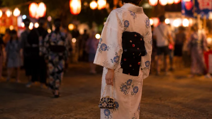 伝統を手のひらに、京都の金彩。伝統工芸・金彩友禅を、デニムの