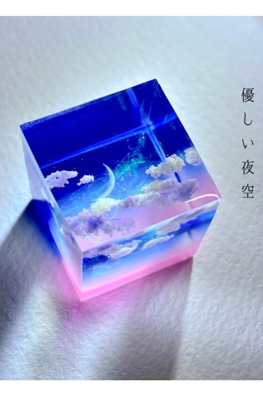 レジンで作り出す『手のひらの風景』Annie art - 空の作品｜Creema SPRINGS