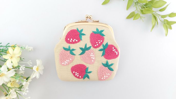 世界的に 春の野草の刺繍がま口ポーチ シロツメクサ Www Anavara Com