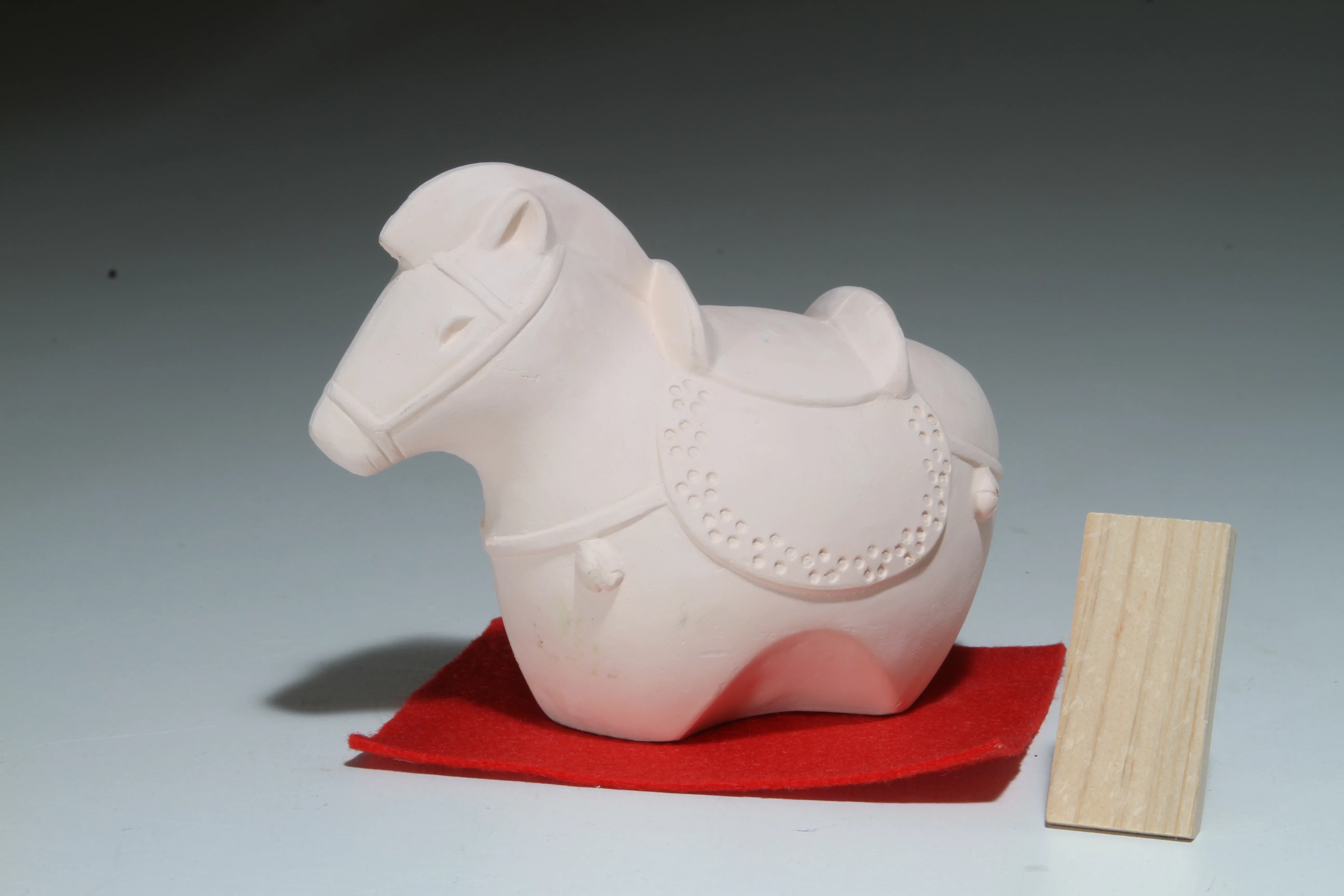 自分で彩る・飾る・贈る ― 2026年干支飾り【干支人形「午」博多人形