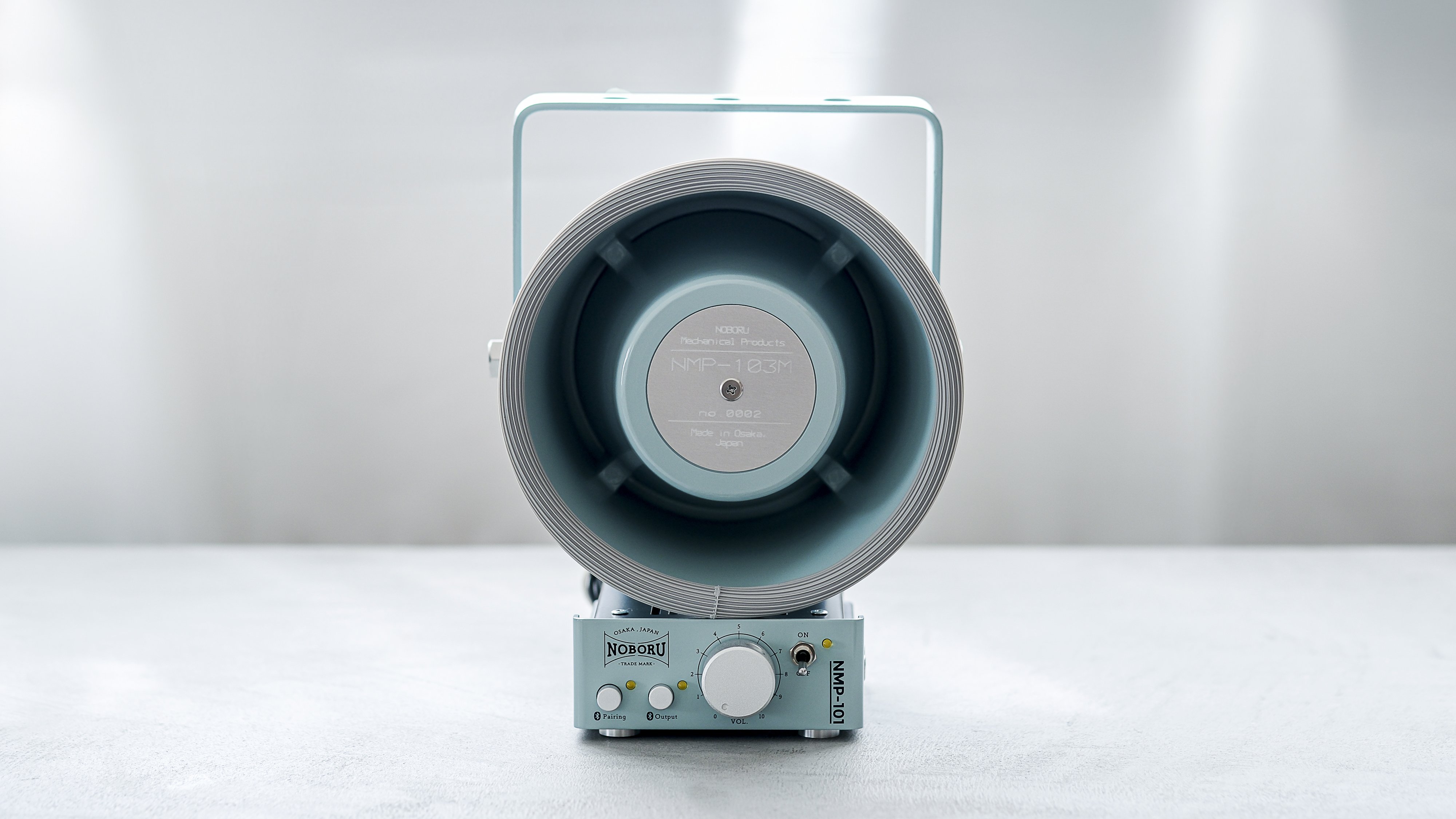 業務用がかわいい！」 専門メーカーがつくったノスタルジックな拡声器