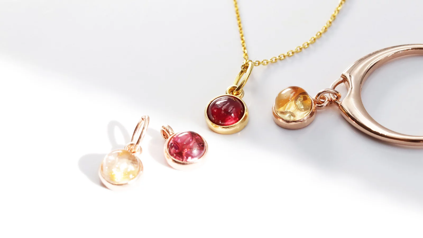 71種類宝石×22種類模様】あなただけの組み合わせを見つける、Cabocharm 
