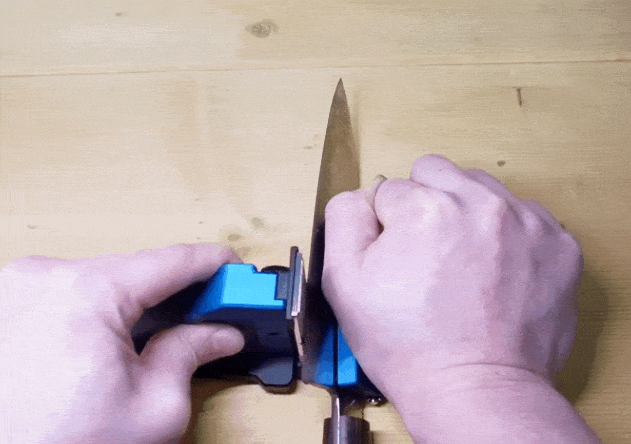 ご家庭で簡単にプロの切れ味を実現する転がす砥石。和包丁から洋