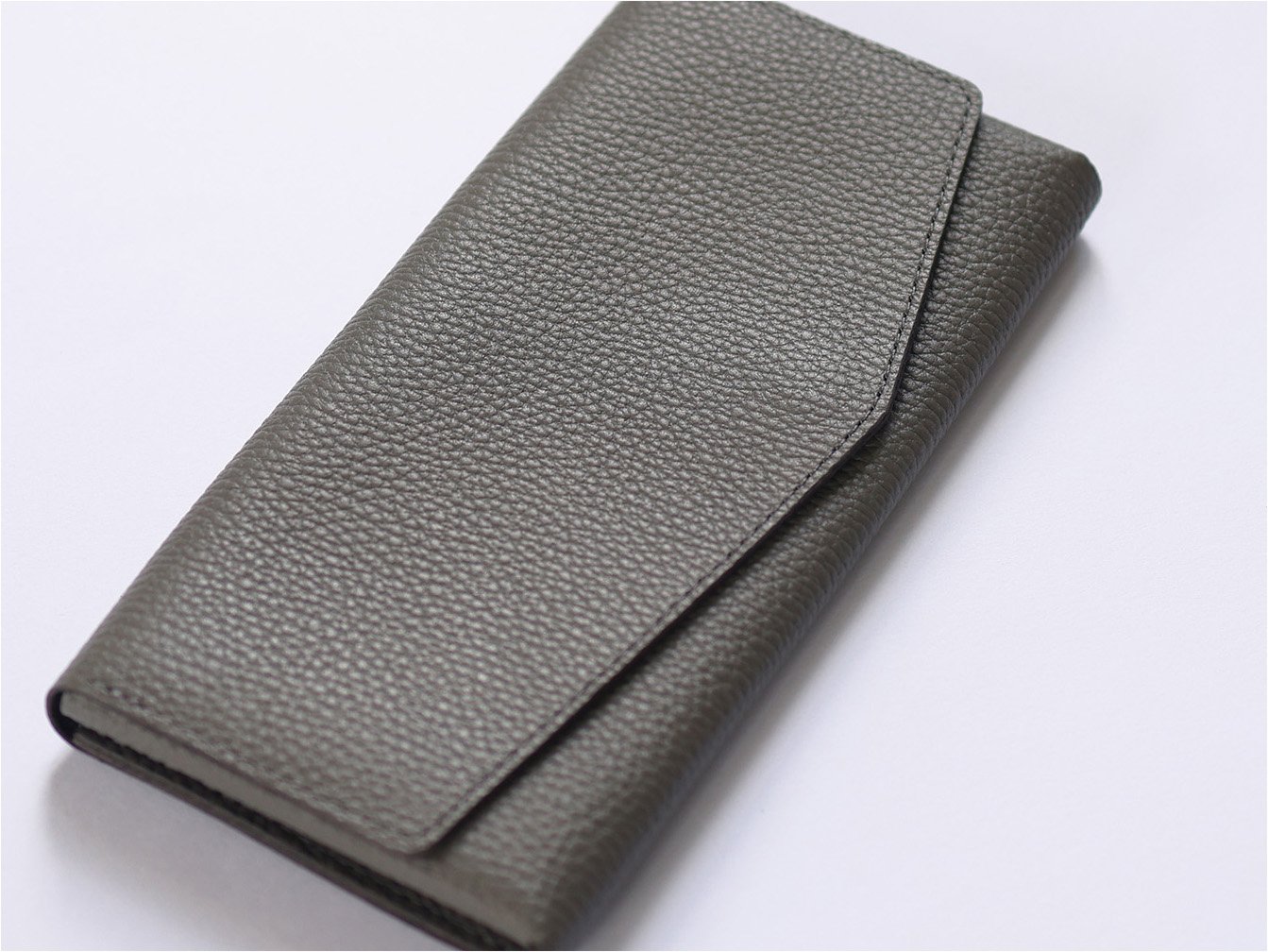 長財布の最小サイズを目指しながら、大容量と使いやすさを追求