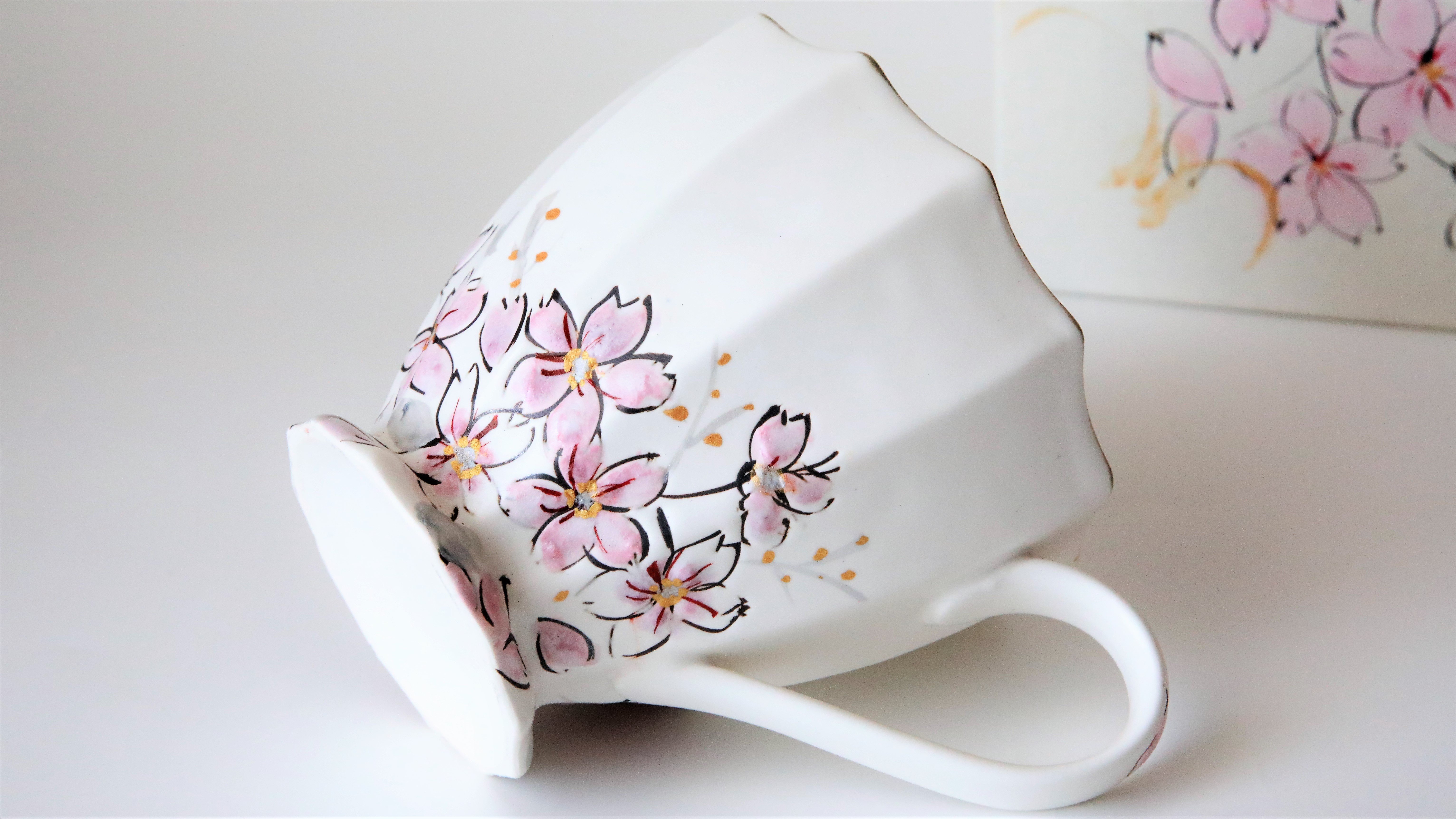 心に福を咲かせる「ミモザ、サクラ、アジサイ」花模様マグカップを届け