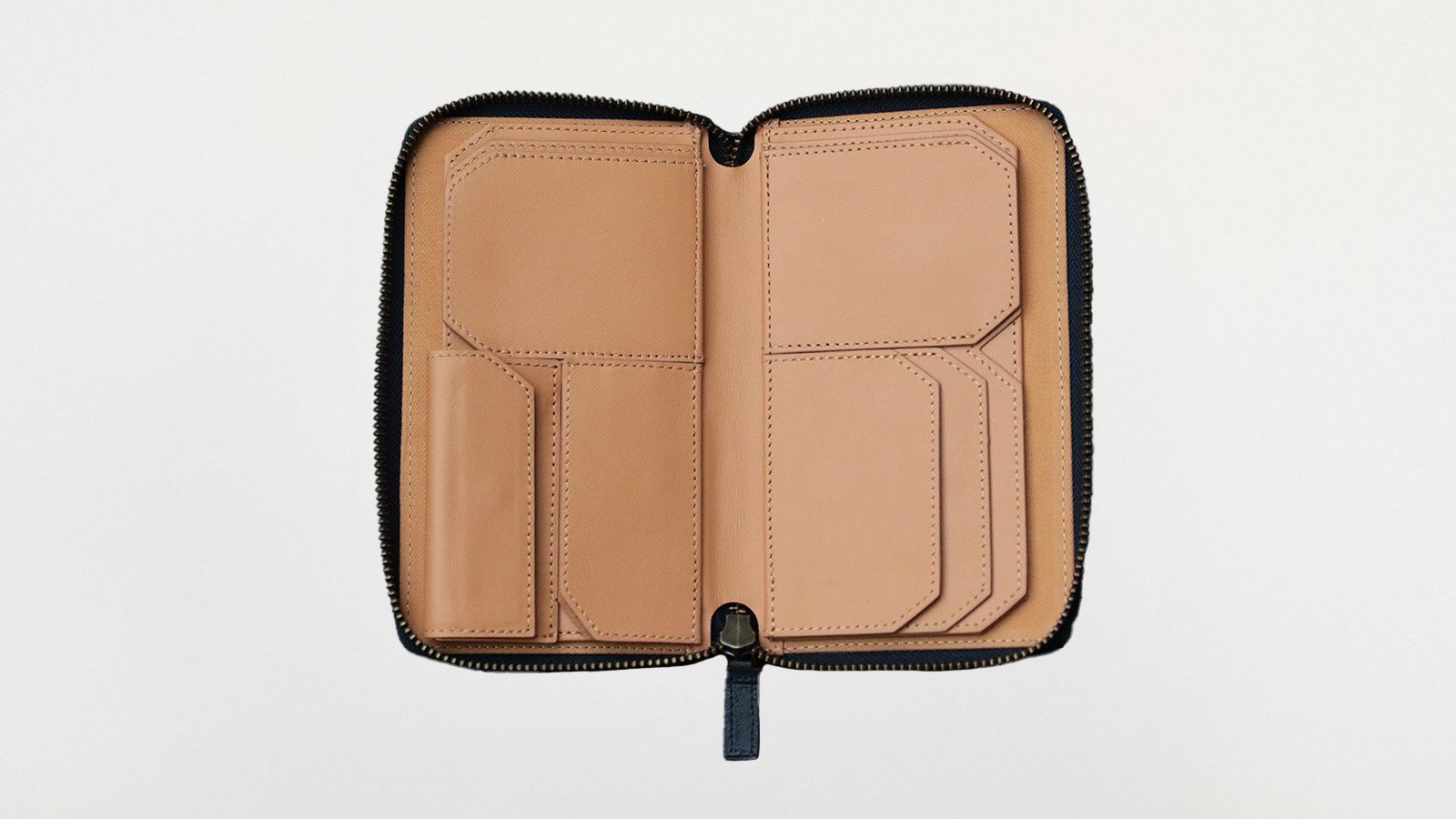大人のための新感覚長財布】スマホも挟める多機能マルチ
