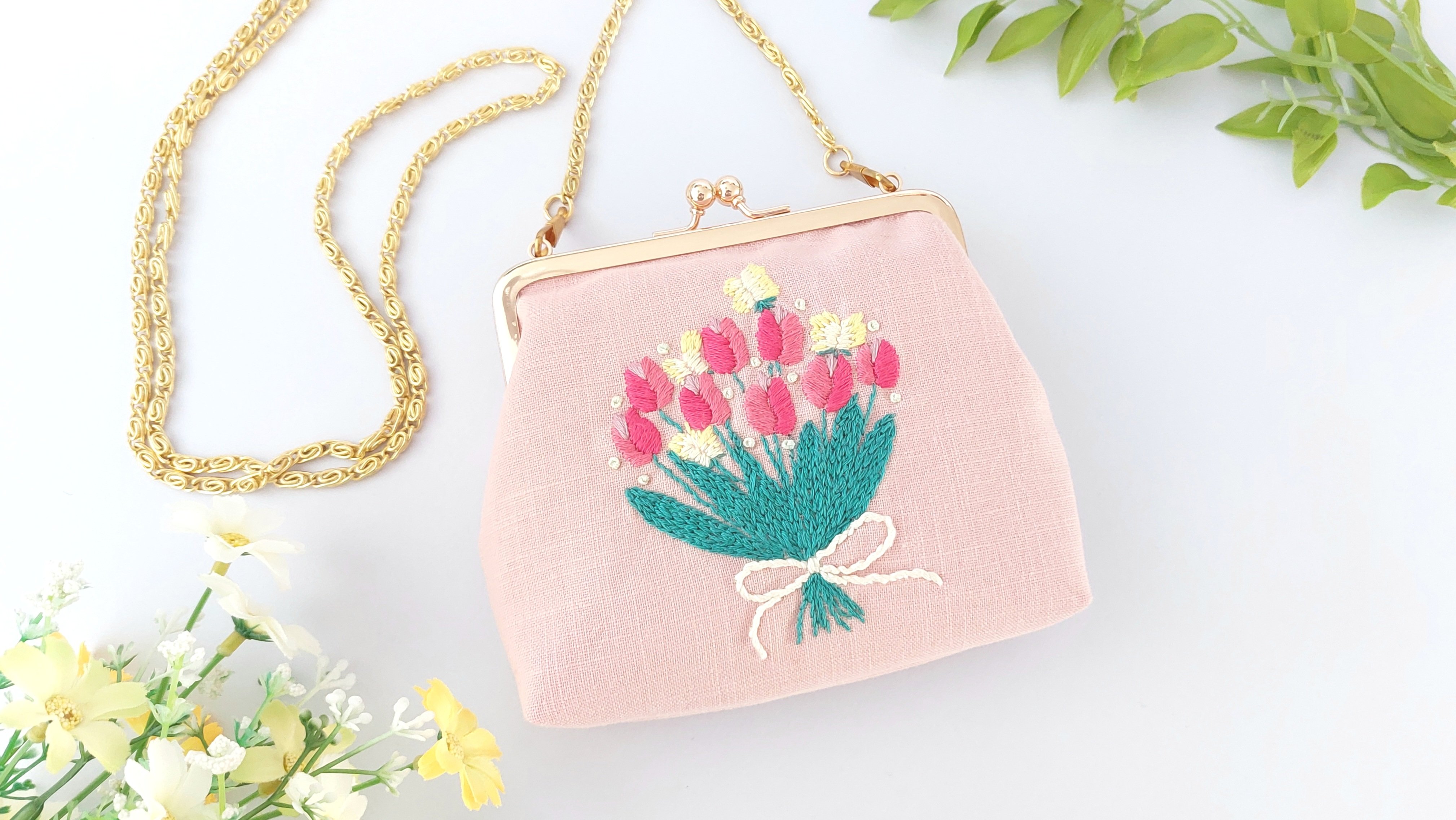 日常を彩る、刺繍のがま口バッグとポーチ｜Creema SPRINGS