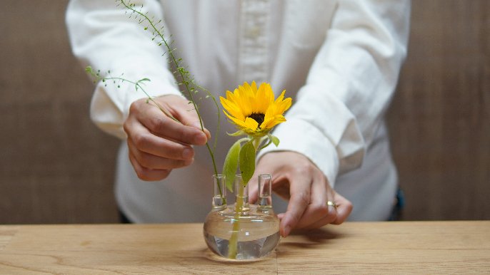 理化学ガラスの花瓶「MEDIFLA」で癒やしのひとときを｜Creema SPRINGS