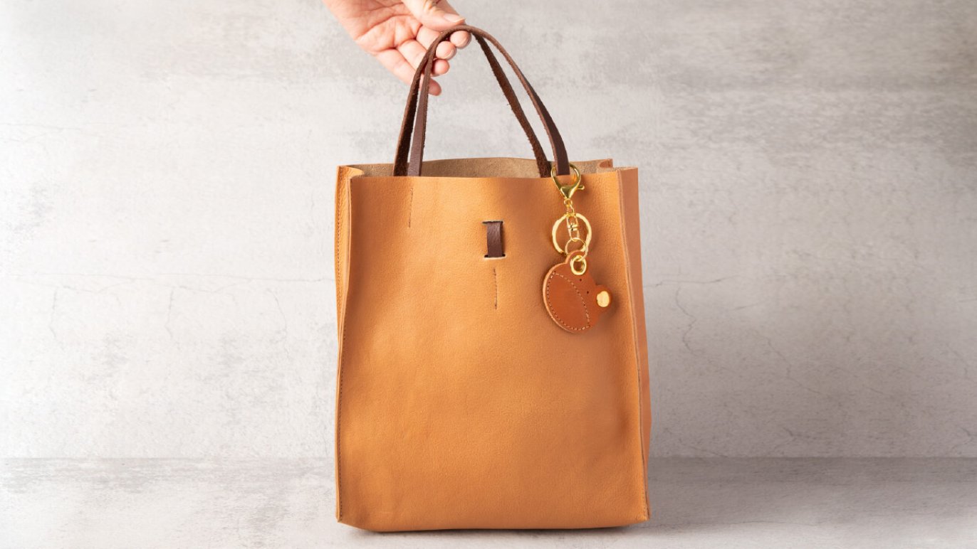 携帯小物の収納に新しい1ページを。 小銭やアクセサリー、鍵をまとめて持ち運べるカエルキーホルダー｜Creema SPRINGS