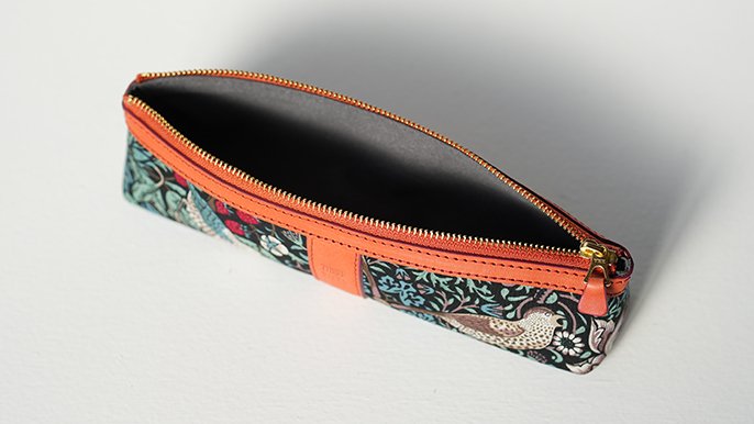 ウィリアムモリスの世界を体験♪ moda fabricsのいちご泥棒柄でセミ