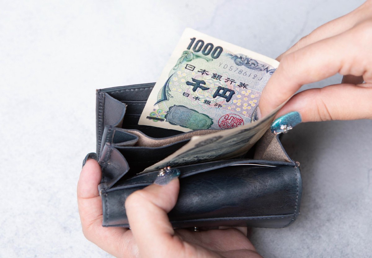 ユリをモチーフにした、イタリアンレザーウォレット【Lilly】｜Creema