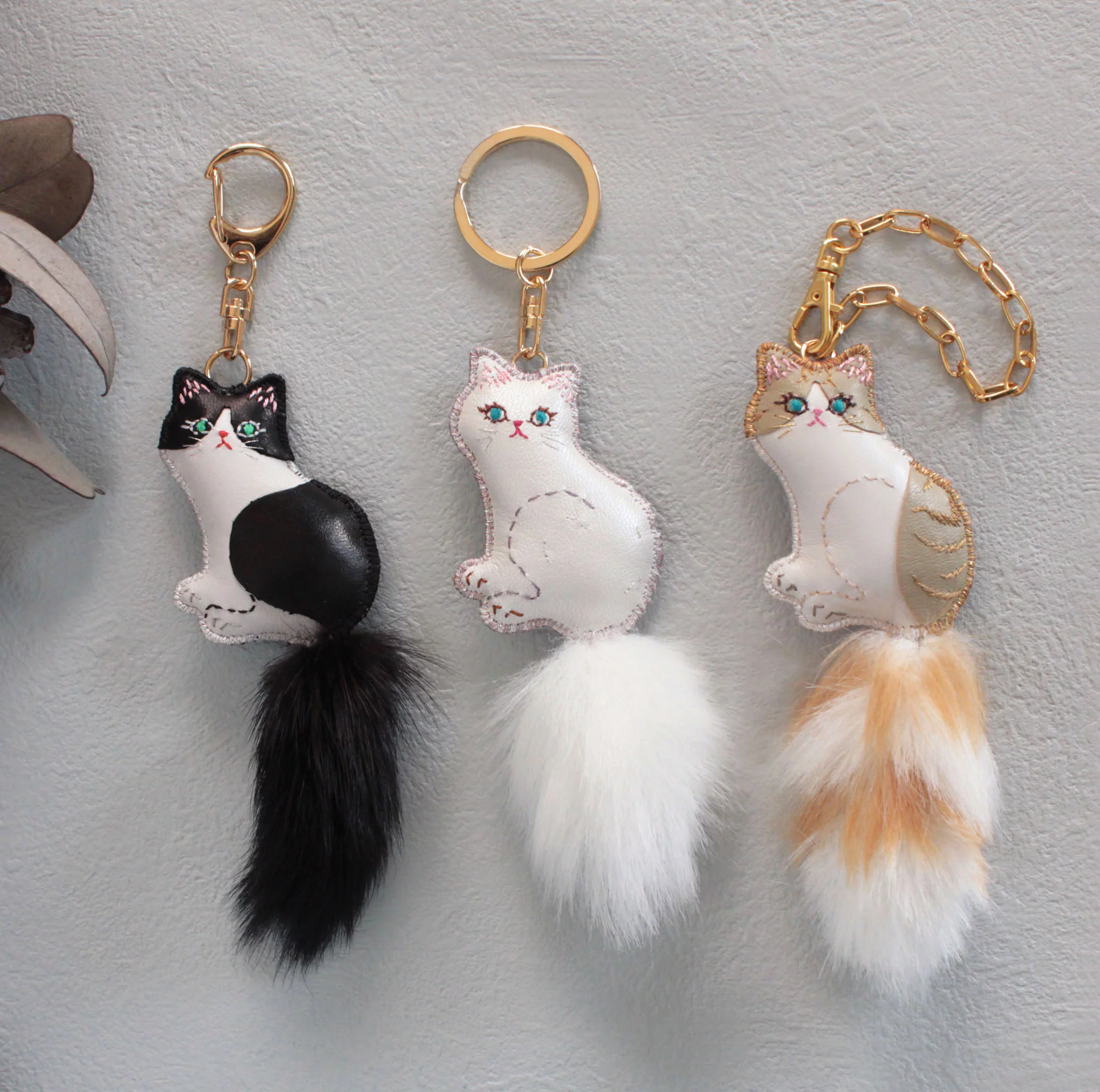 大人可愛く、レザーに手縫いの癒し猫アイテム｜Creema SPRINGS