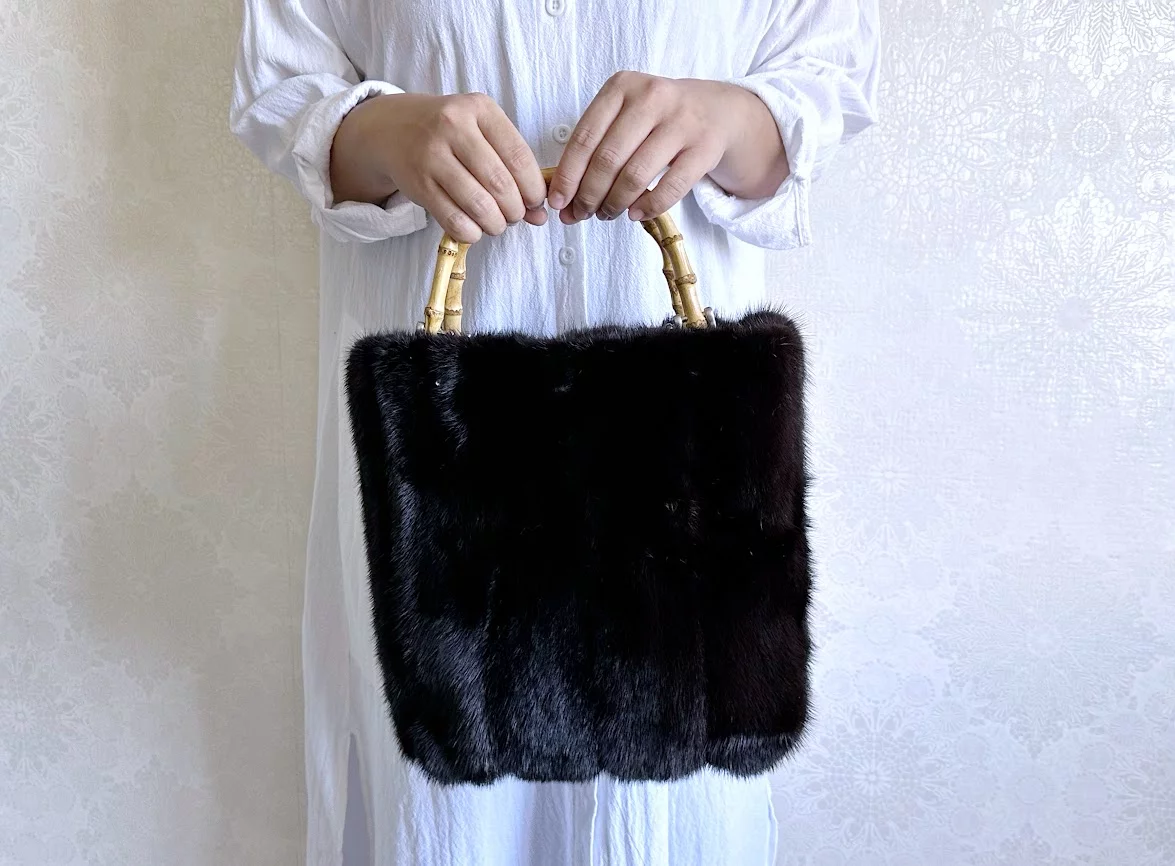 過去の過剰生産によって捨てられてしまう ミンクの毛皮を癒しのバッグ  