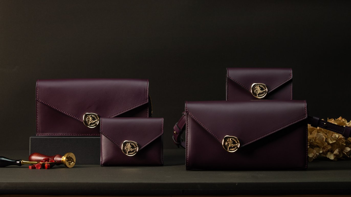 letters collection シーリングスタンプのデザインの革小物（バッグ  