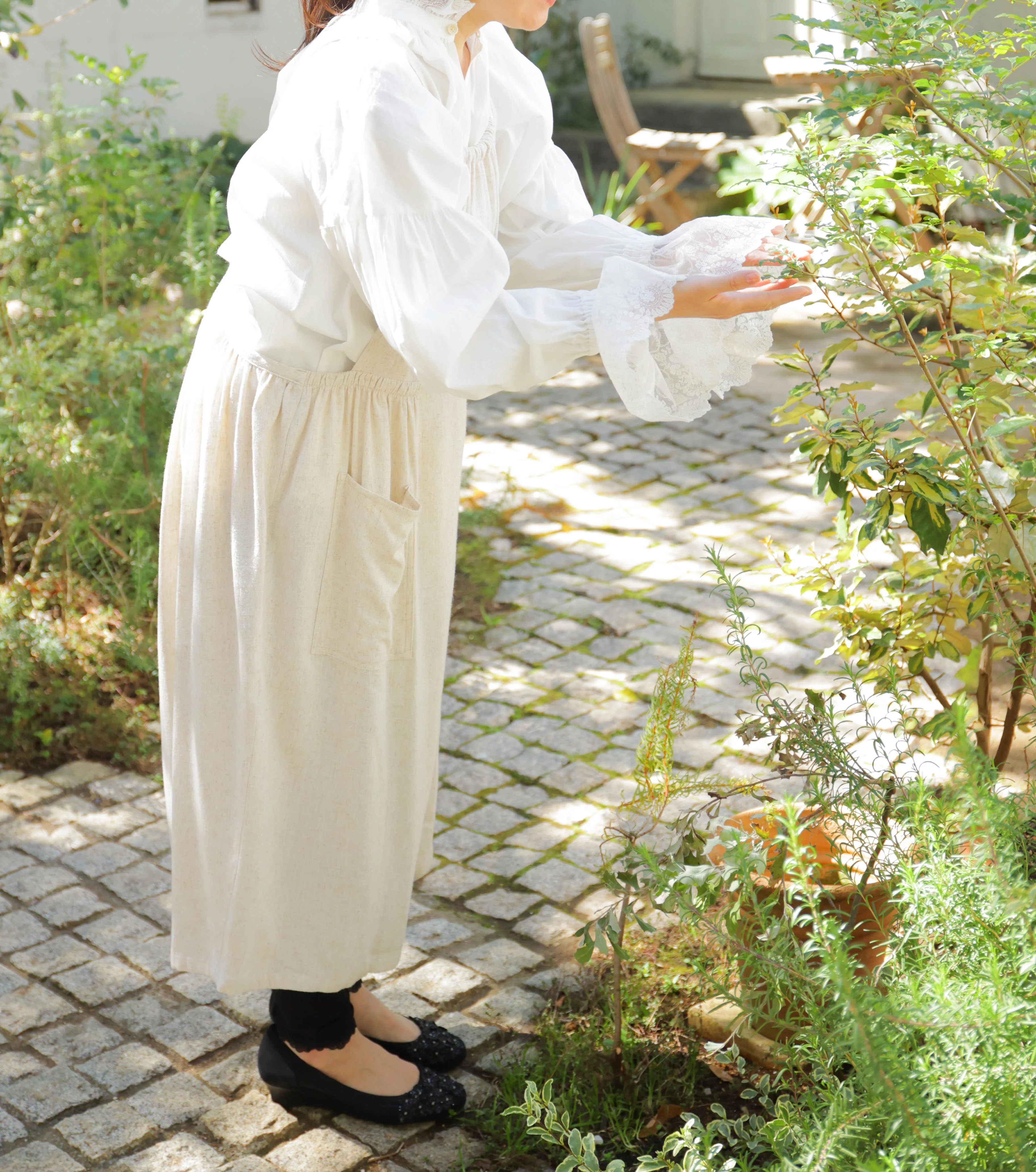 麻と天然由来の素材でつくった、着るだけでときめくギャザーエプロン 