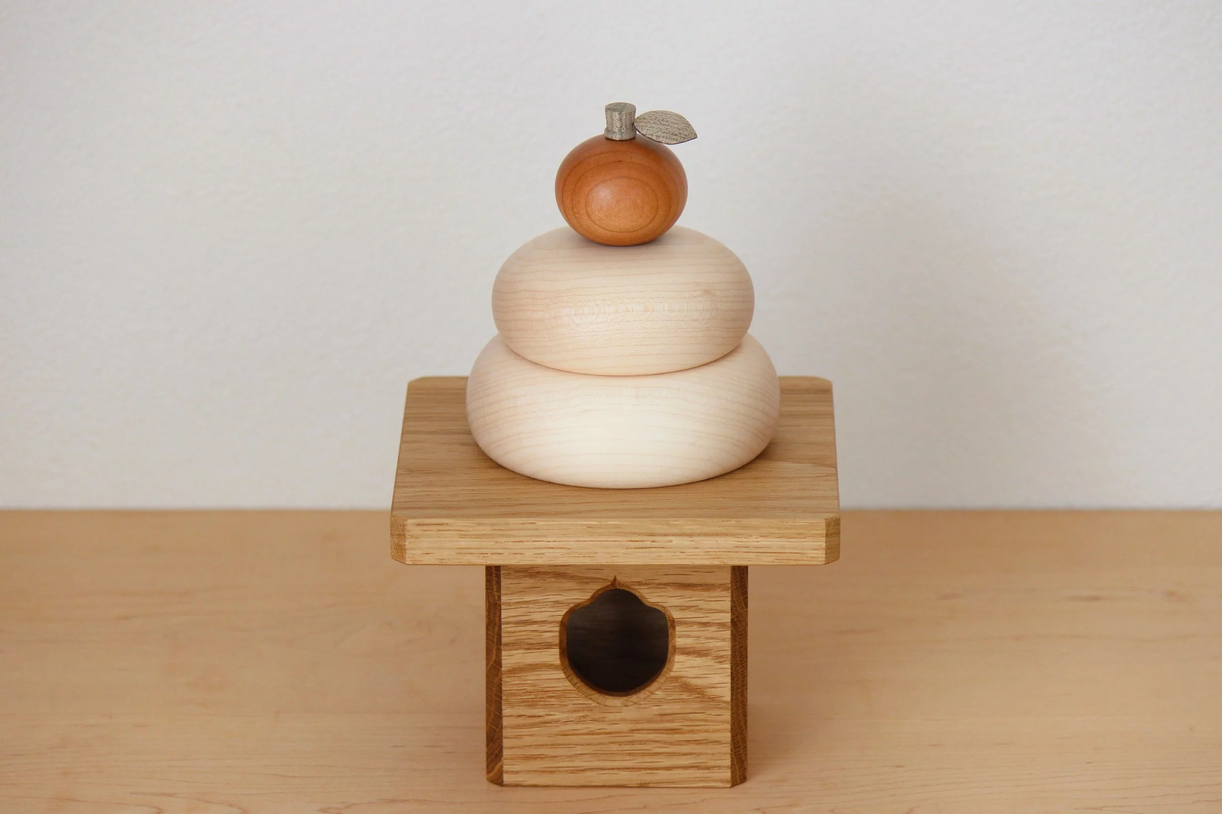 kinone   くま鏡餅　ケース付き　木製製品 755c367b813c7e62e613155ceb4f06
