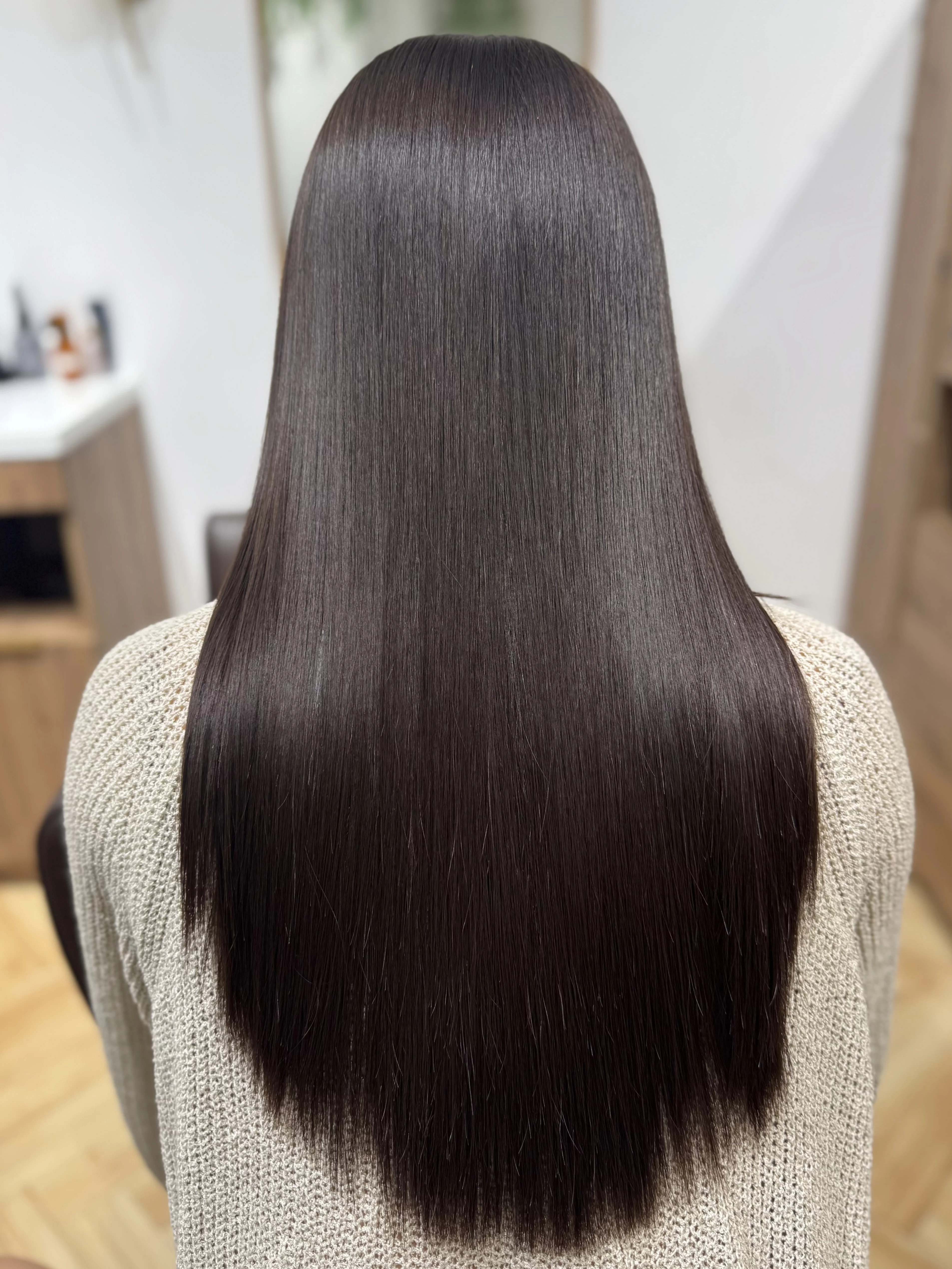 女性の髪の悩みに、美容師20年の答えを。”自宅で塗るだけ”簡単髪質改善