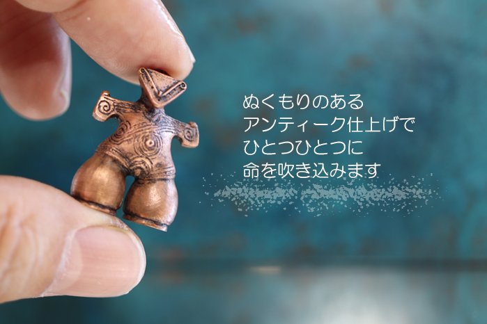 縄文の猫?ネコ形土製品をモデルに ジュエリーの街でつくる 縄文の猫?ネコ形土製品をモデルに ジュエリーの街でつくる