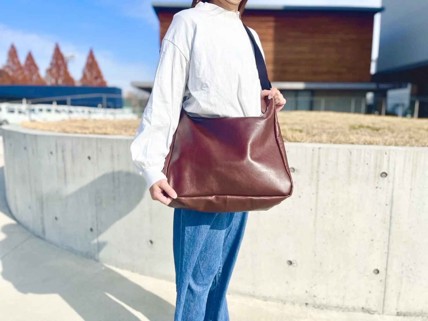 デッドストック革を愛着の湧くモノへ。A4もデイリーユースも大容量で頼れるバッグ｜Creema SPRINGS