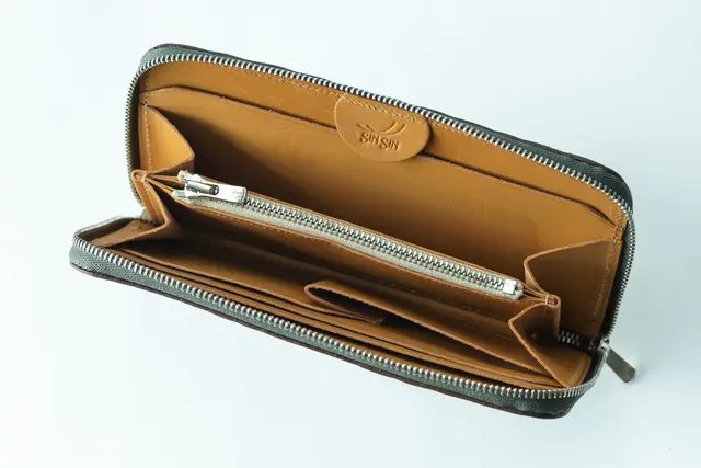 新商品】極小の長財布。若手職人達が限界に挑んだラウンドジップ
