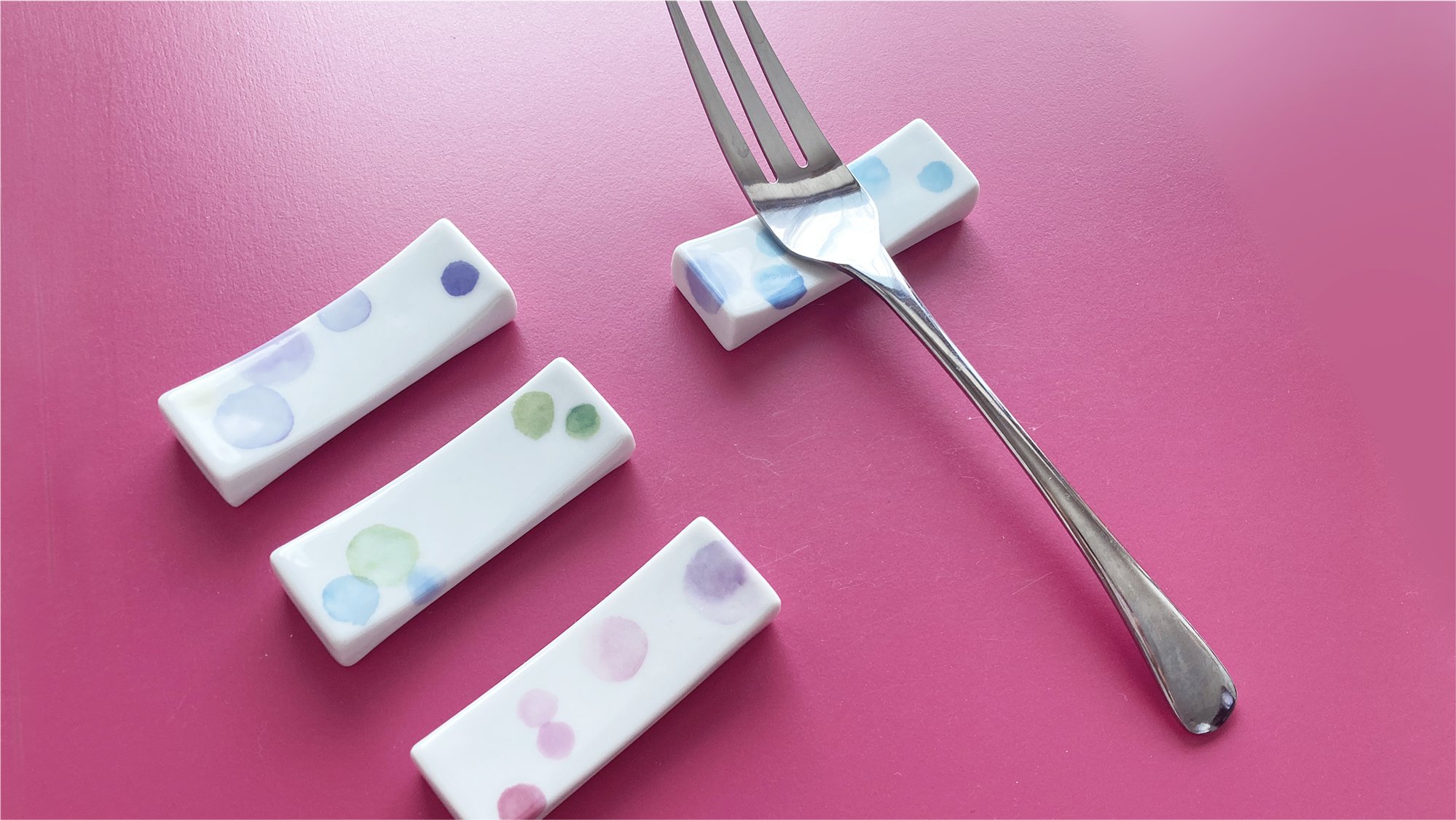 手にした人がにっこり微笑んでくれる、温かみのある食器を届け 手にした人がにっこり微笑んでくれる、温かみのある食器を届け