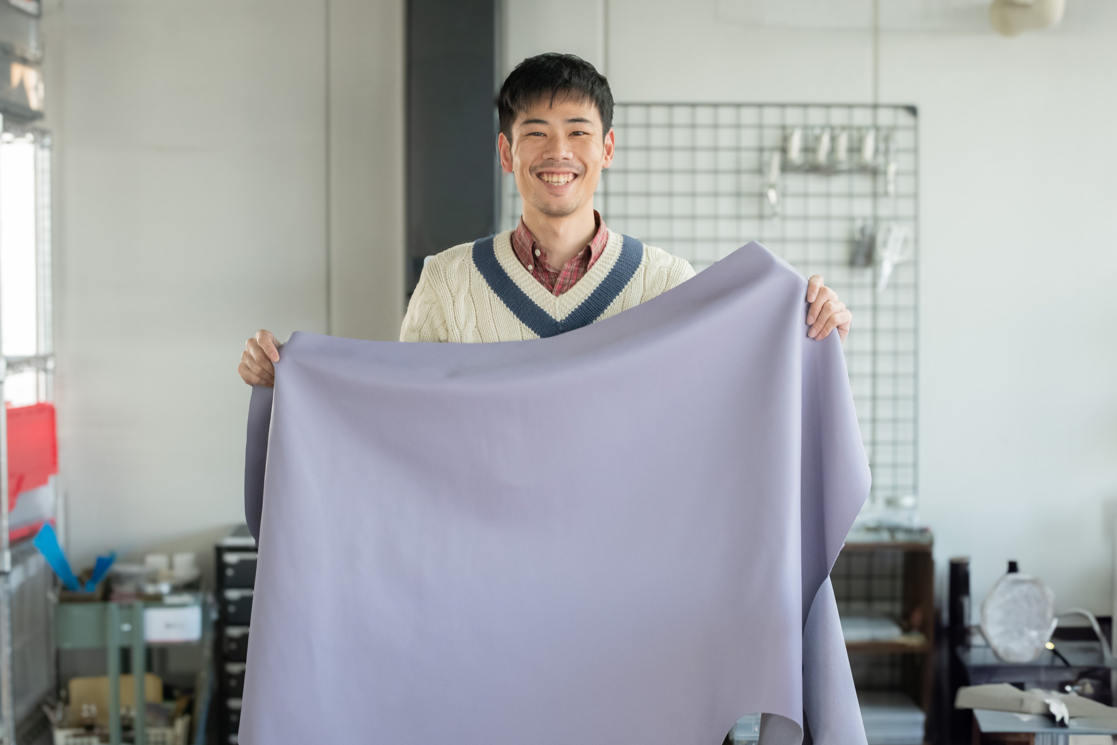 可愛くて上品！革職人がパステルカラーの本革で作る「大人革袋