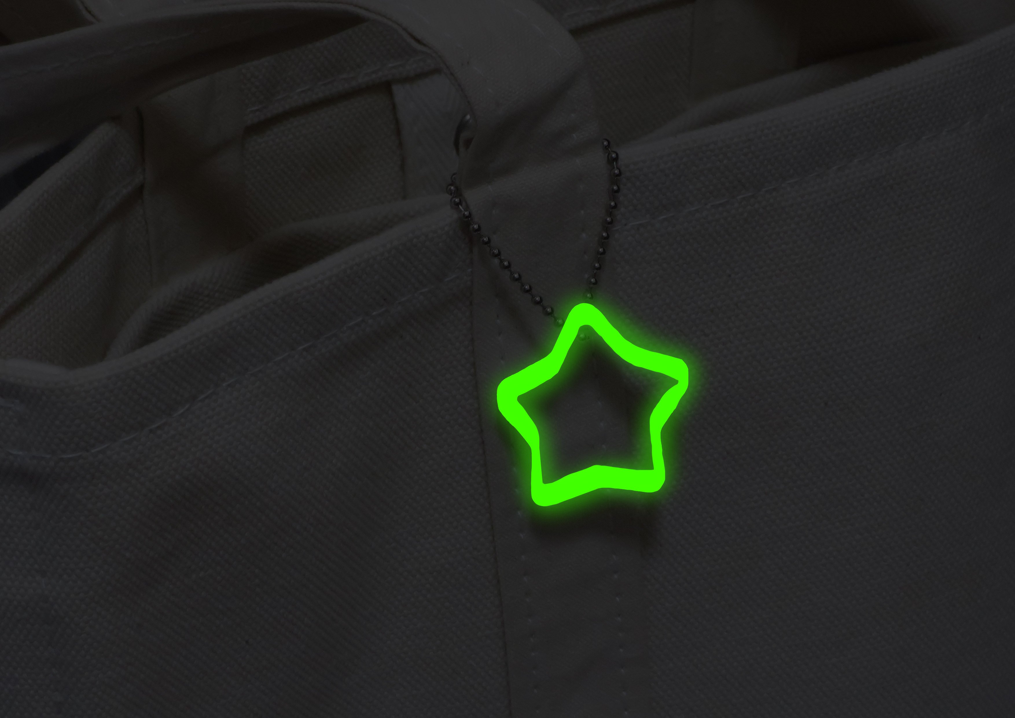 暗黒エンターテイメント 999MA （放課後編）蓄光 防災士監修】暗闇で光るので目印になる！色々な物を束ねて整理ができる