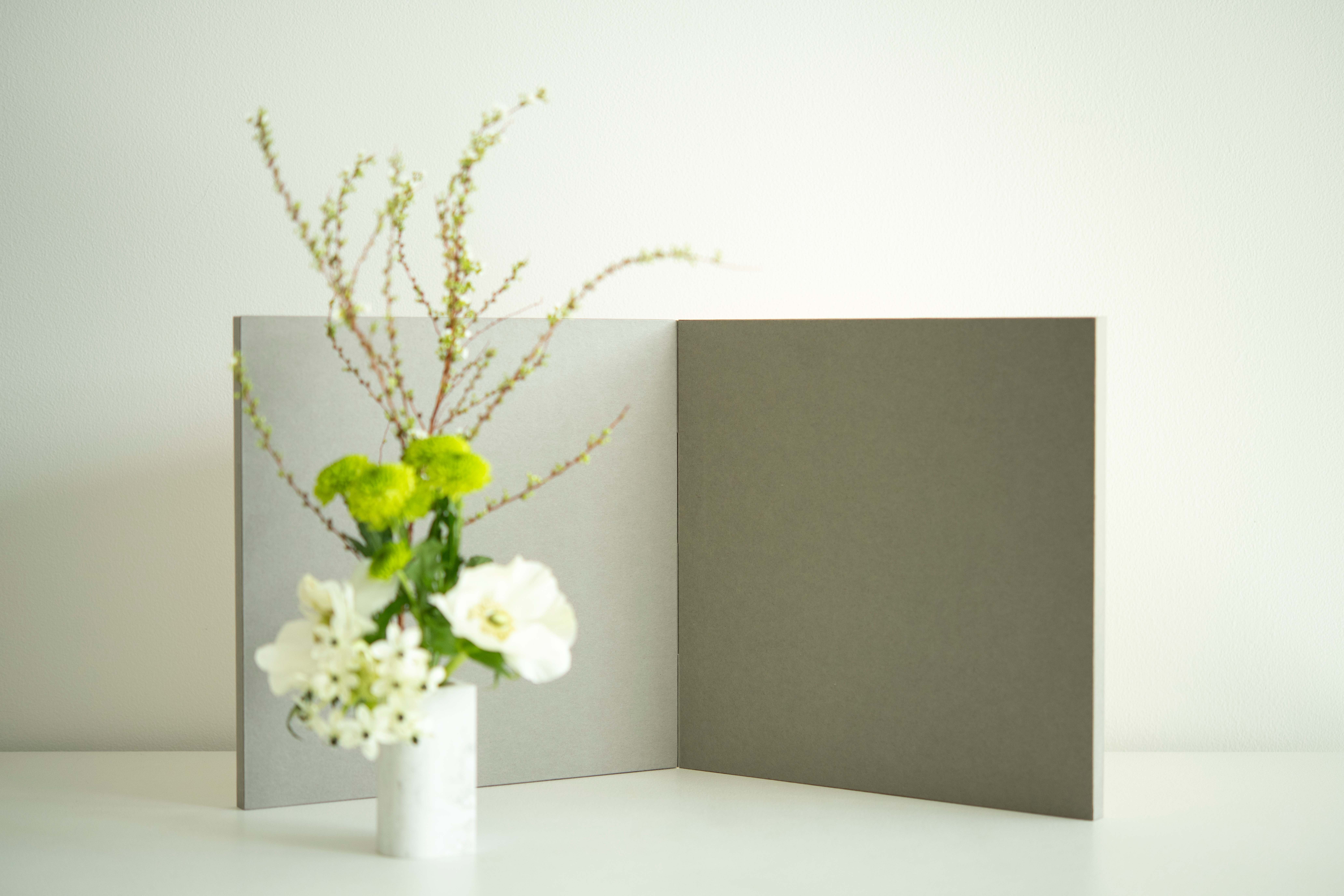 老舗屏風店がつくる「折りたためるひなかざり」 扇 -SENN-｜Creema SPRINGS