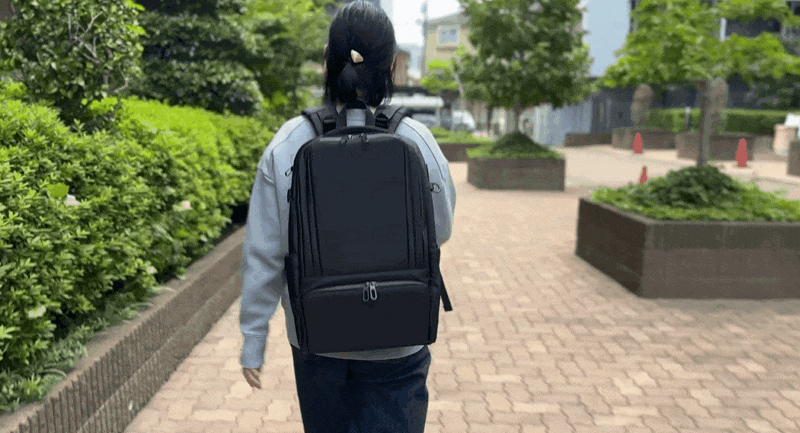 4層収納に25のポケット！保冷保温スペース付き！2階建て構造の高機能