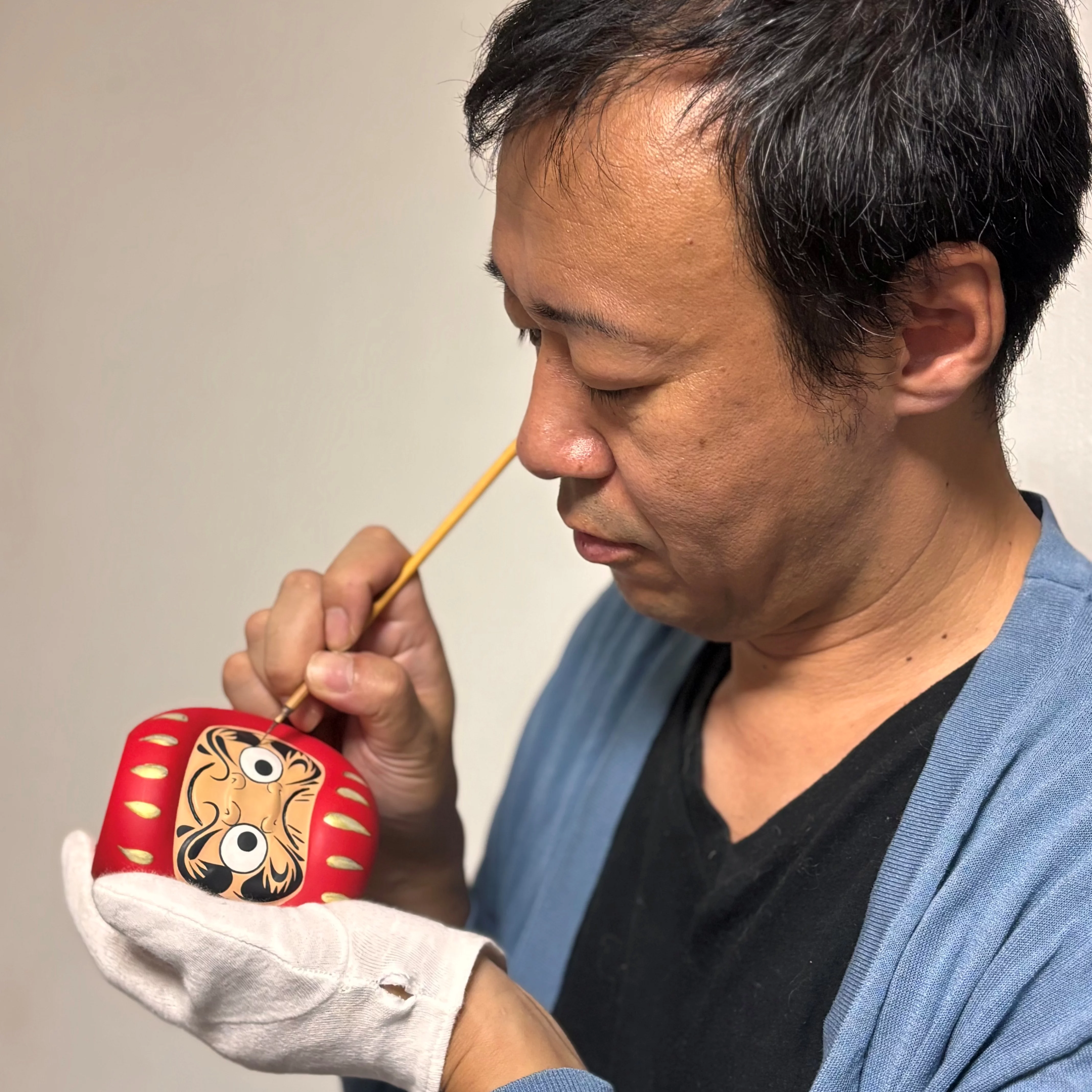 上下逆さまにすると表情が変わる！伝統工芸士・西山陽一の名作『だるま