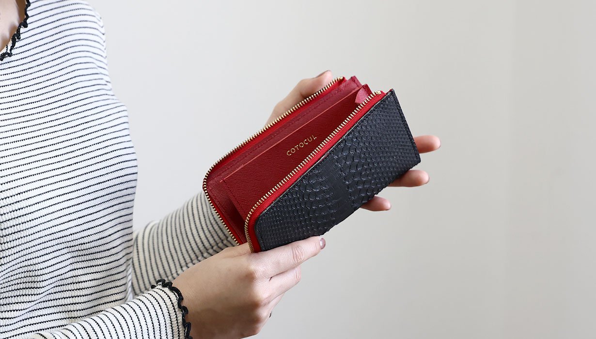 大人気のお札が折れない【ミニ財布】と【小さい長財布】を希少な
